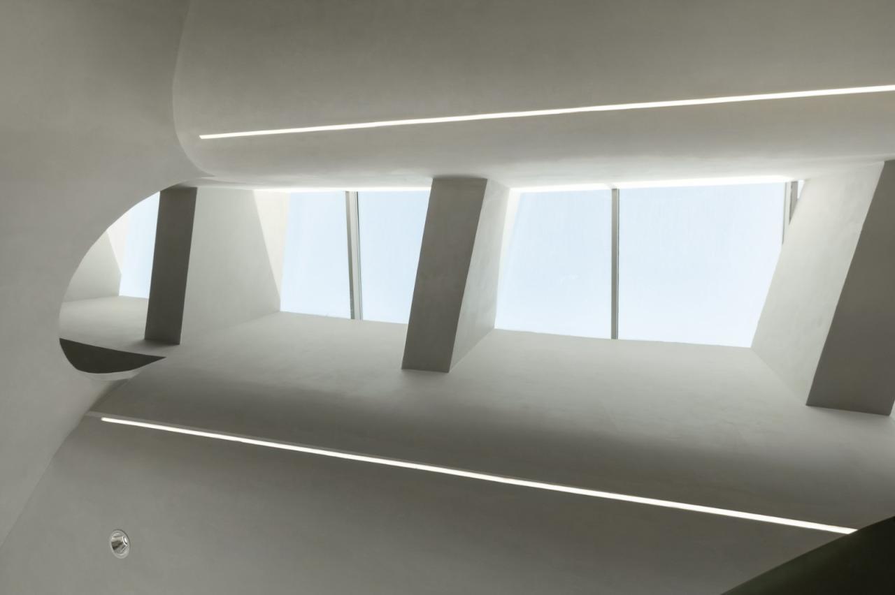 BIM建筑|丝带萦绕于山林间的遐想-昆明华侨城 ▪ 滇中乐活城社区中心 / 成执设计