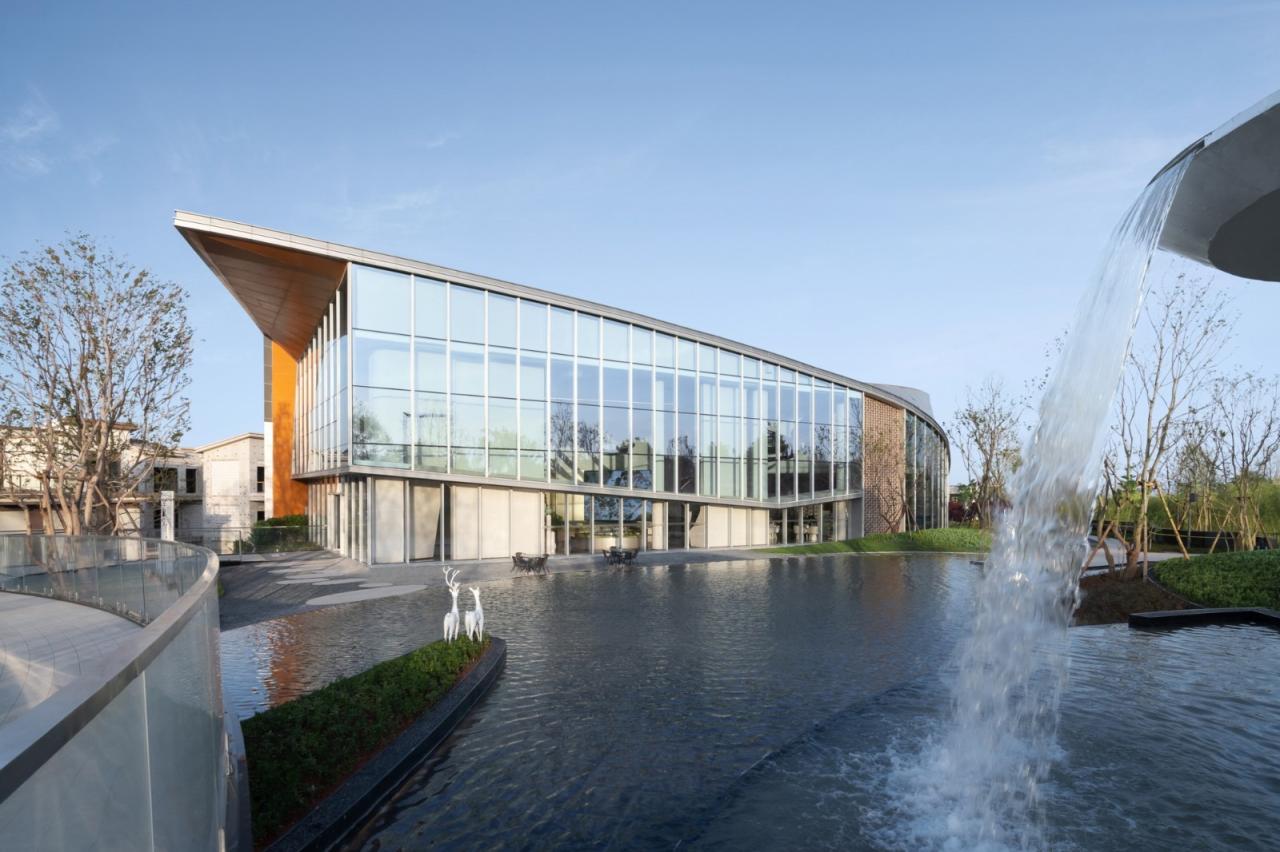 BIM建筑|丝带萦绕于山林间的遐想-昆明华侨城 ▪ 滇中乐活城社区中心 / 成执设计