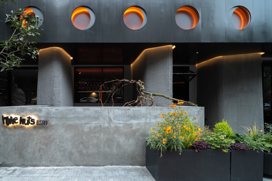 BIM建筑|Wine Nuts酒疯子餐酒吧 / 未韬建筑