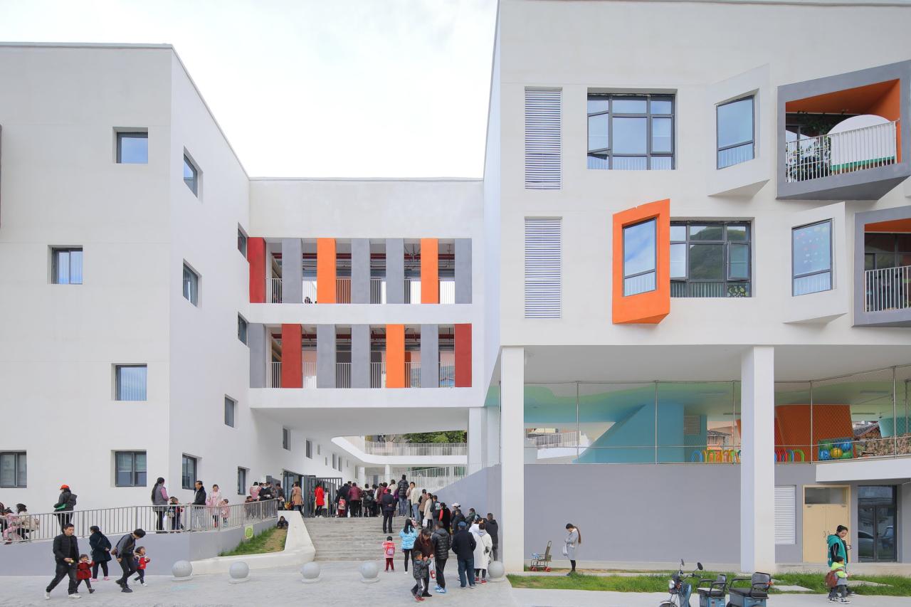 BIM建筑|九寨沟县启航幼儿园 / 东意建筑