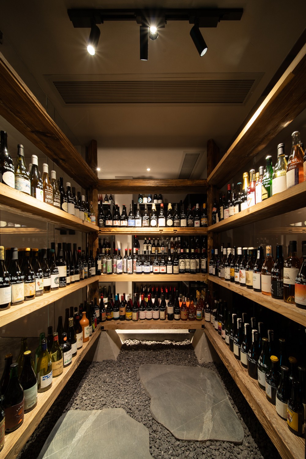 BIM建筑|Wine Nuts酒疯子餐酒吧 / 未韬建筑