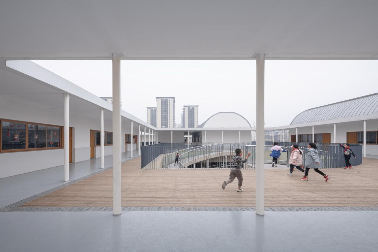 BIM建筑|平行与光的学校——青衣江路小学校 / 迹·建筑事务所（TAO）