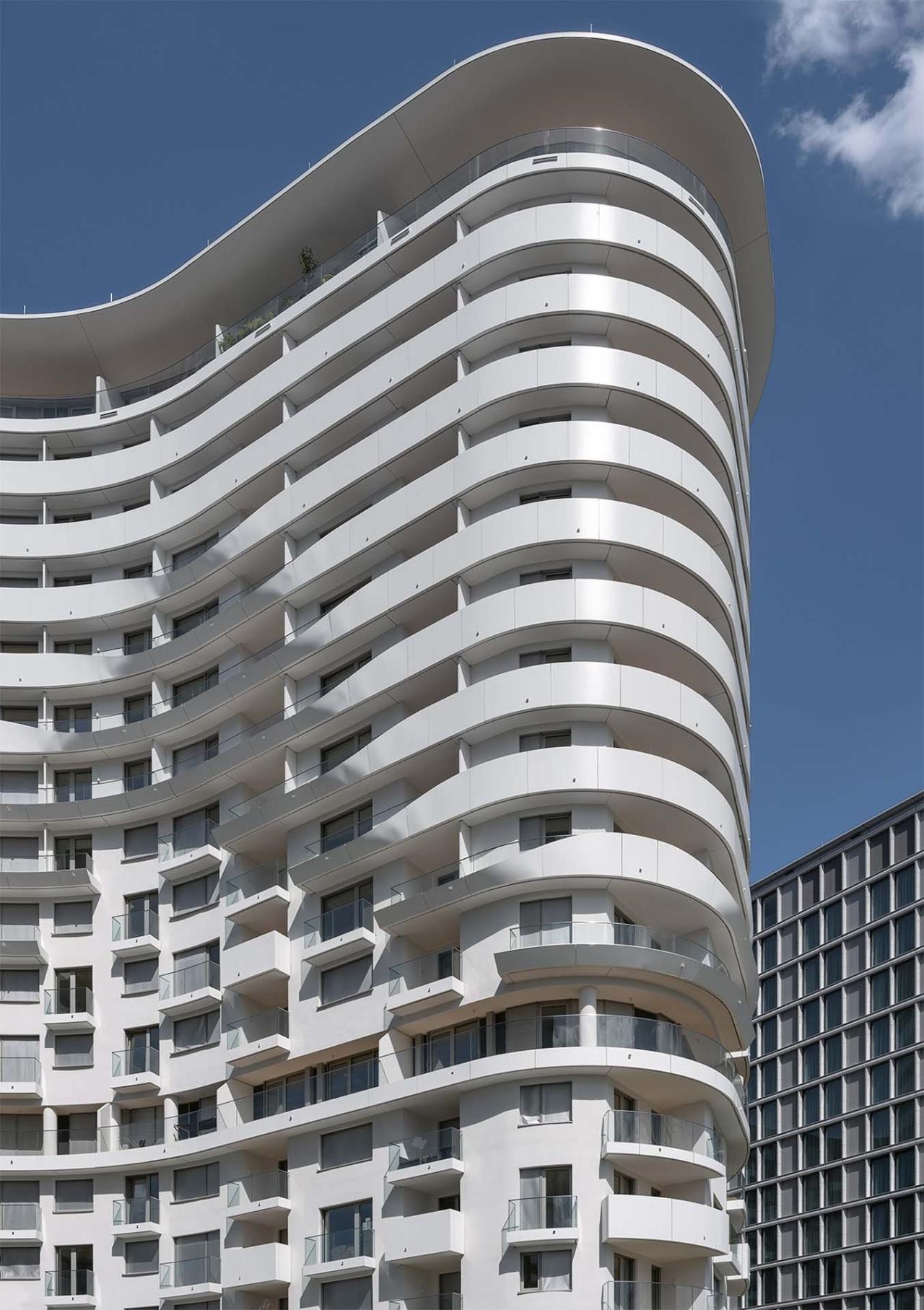 BIM建筑|贝尔维尤塔 / 蓝天组