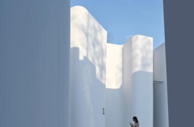 BIM建筑|阿朵小镇公共卫生间 / 栖城设计-BIM建筑网