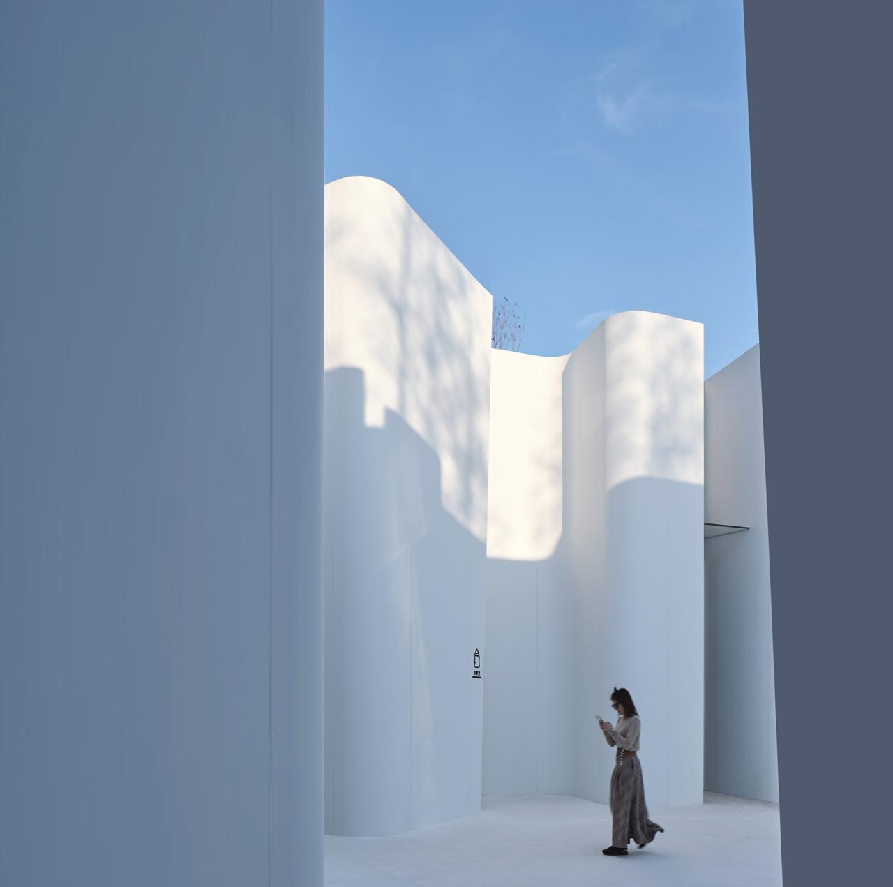 BIM建筑|阿朵小镇公共卫生间 / 栖城设计