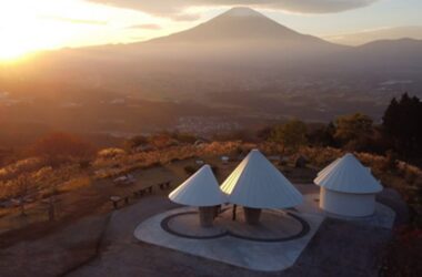 BIM建筑|隈研吾在观看富士山的徒步小道上设计山形厕所-BIM建筑网