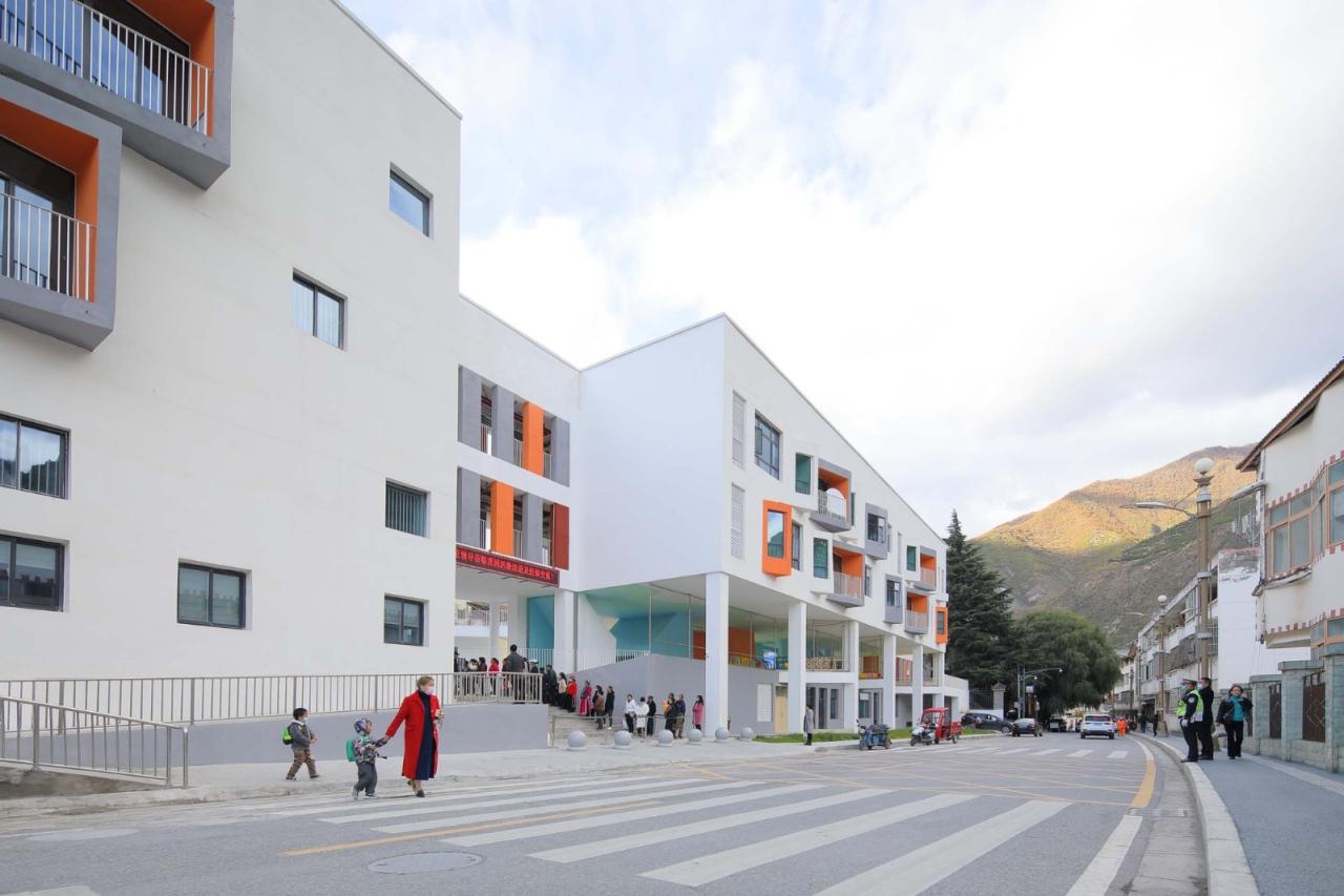 BIM建筑|九寨沟县启航幼儿园 / 东意建筑