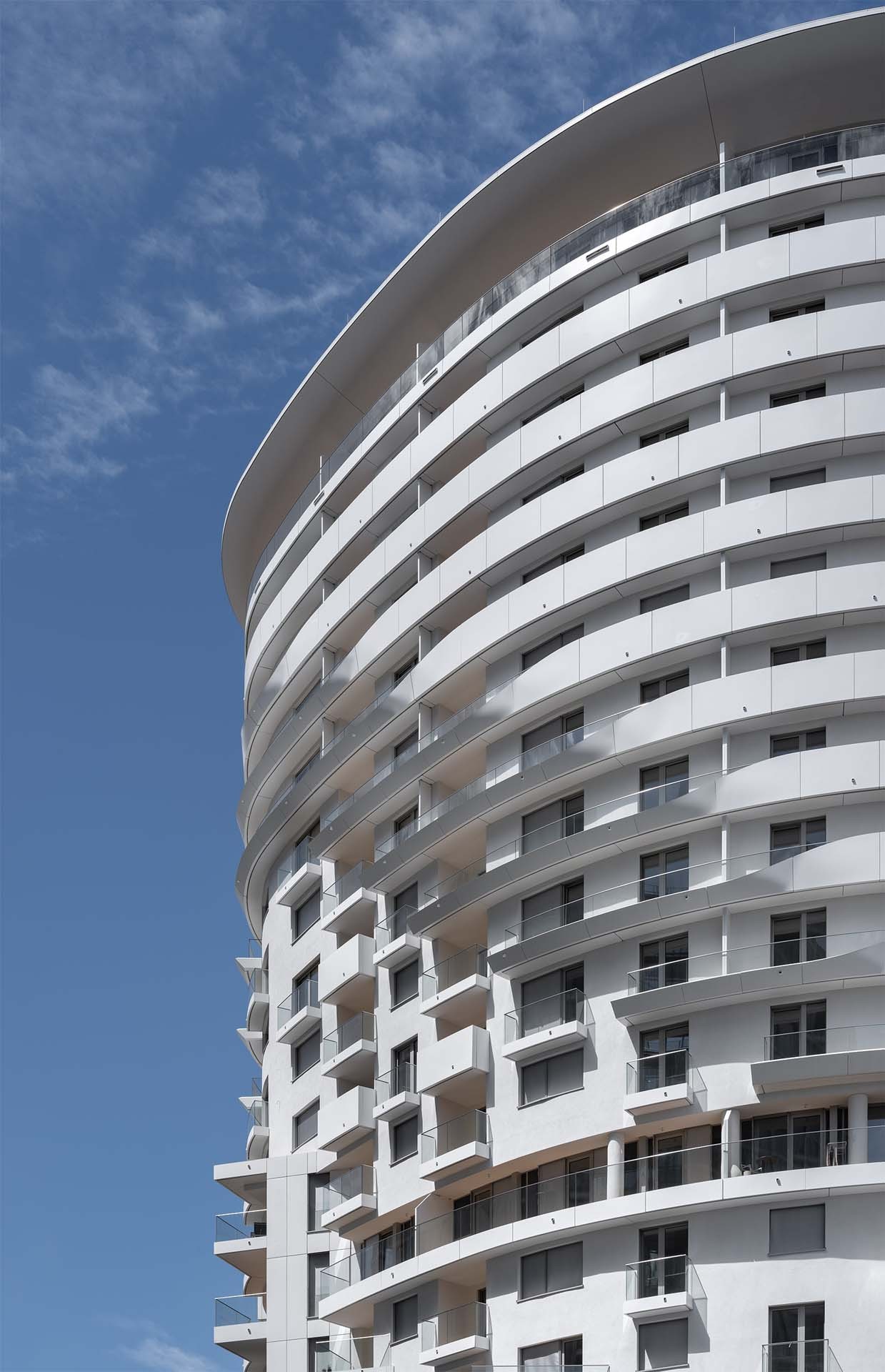 BIM建筑|贝尔维尤塔 / 蓝天组