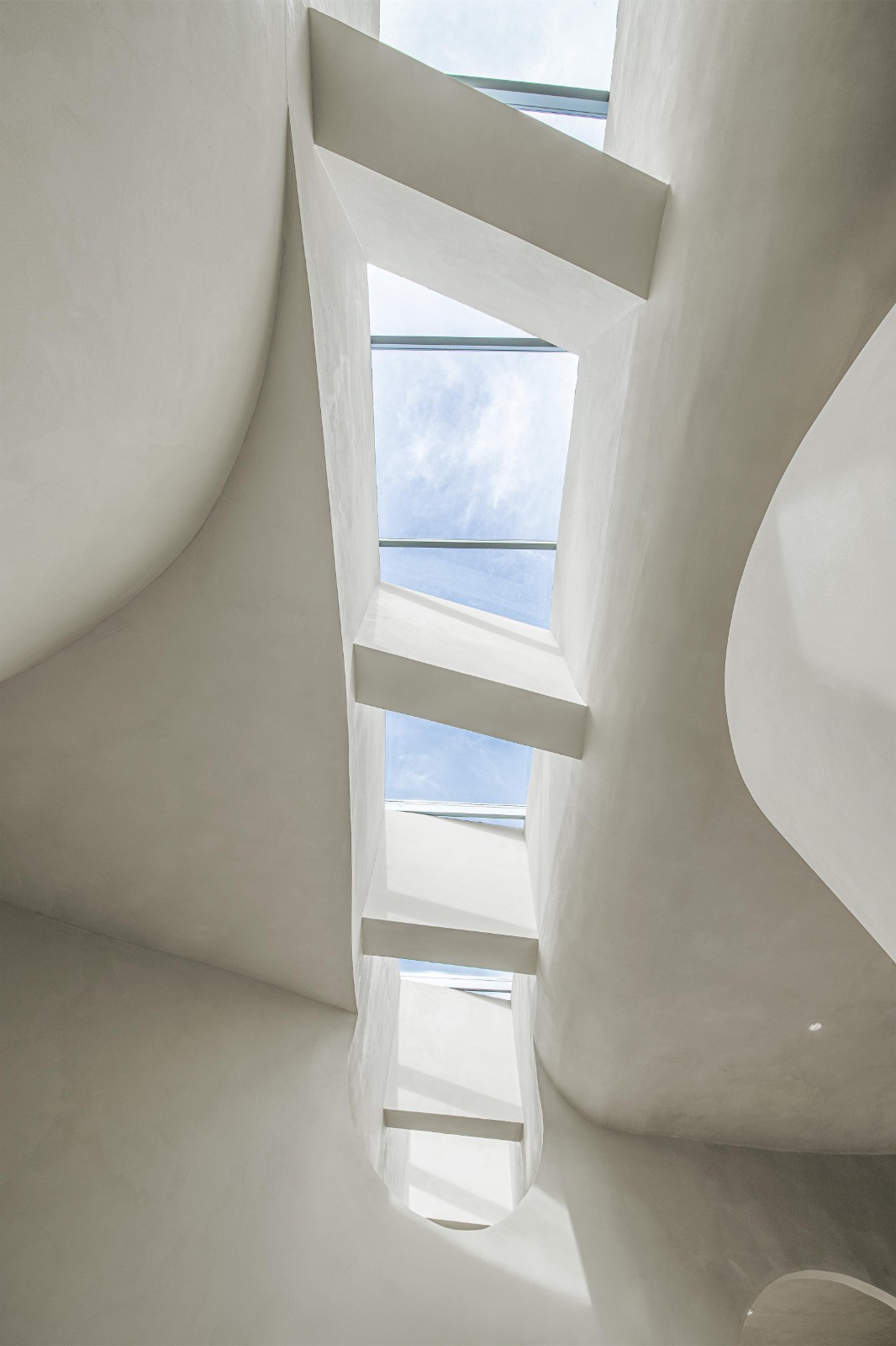 BIM建筑|丝带萦绕于山林间的遐想-昆明华侨城 ▪ 滇中乐活城社区中心 / 成执设计