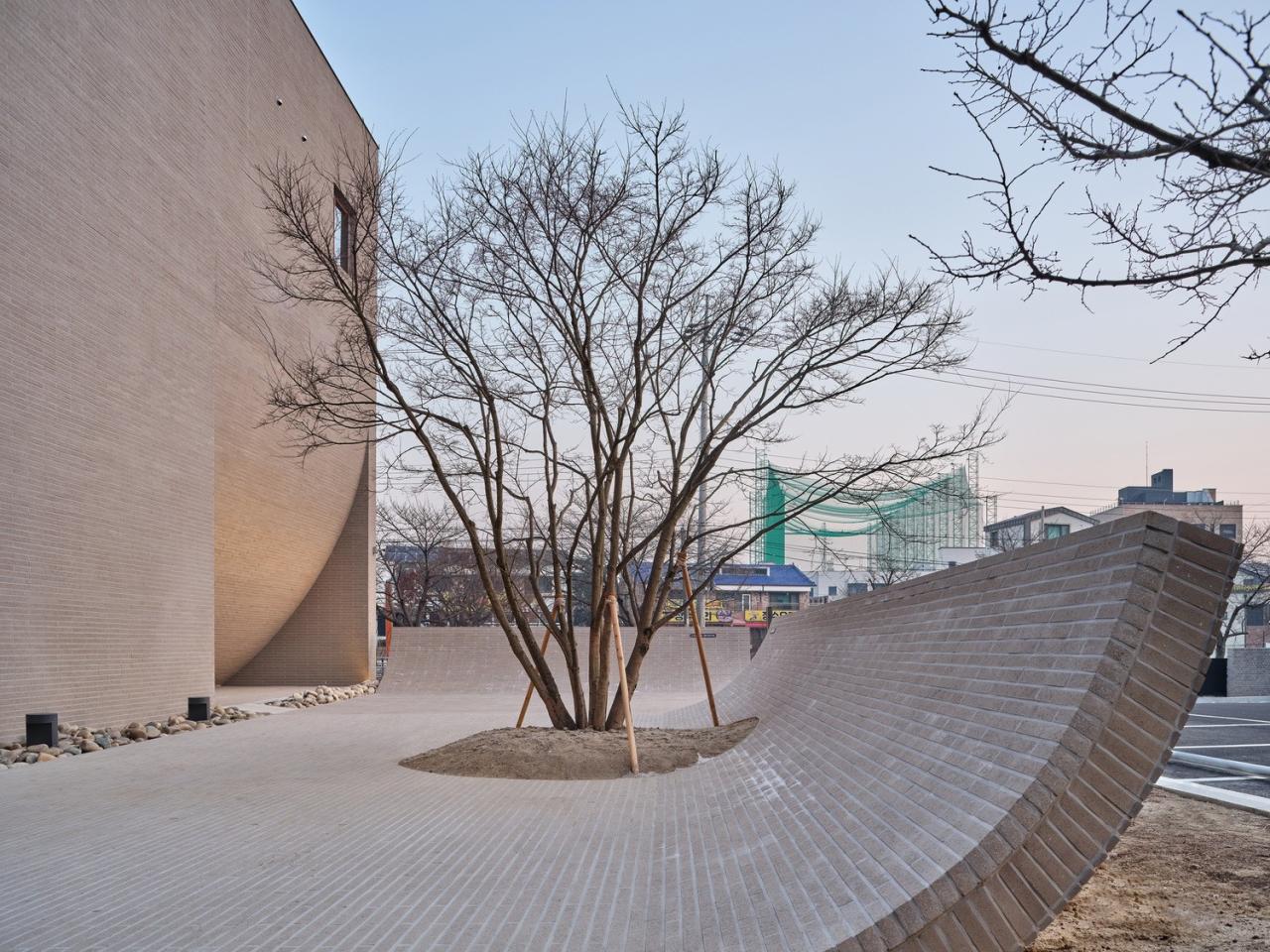 BIM建筑|流水墙体，泰瑞咖啡馆 / NAMELESS Architecture