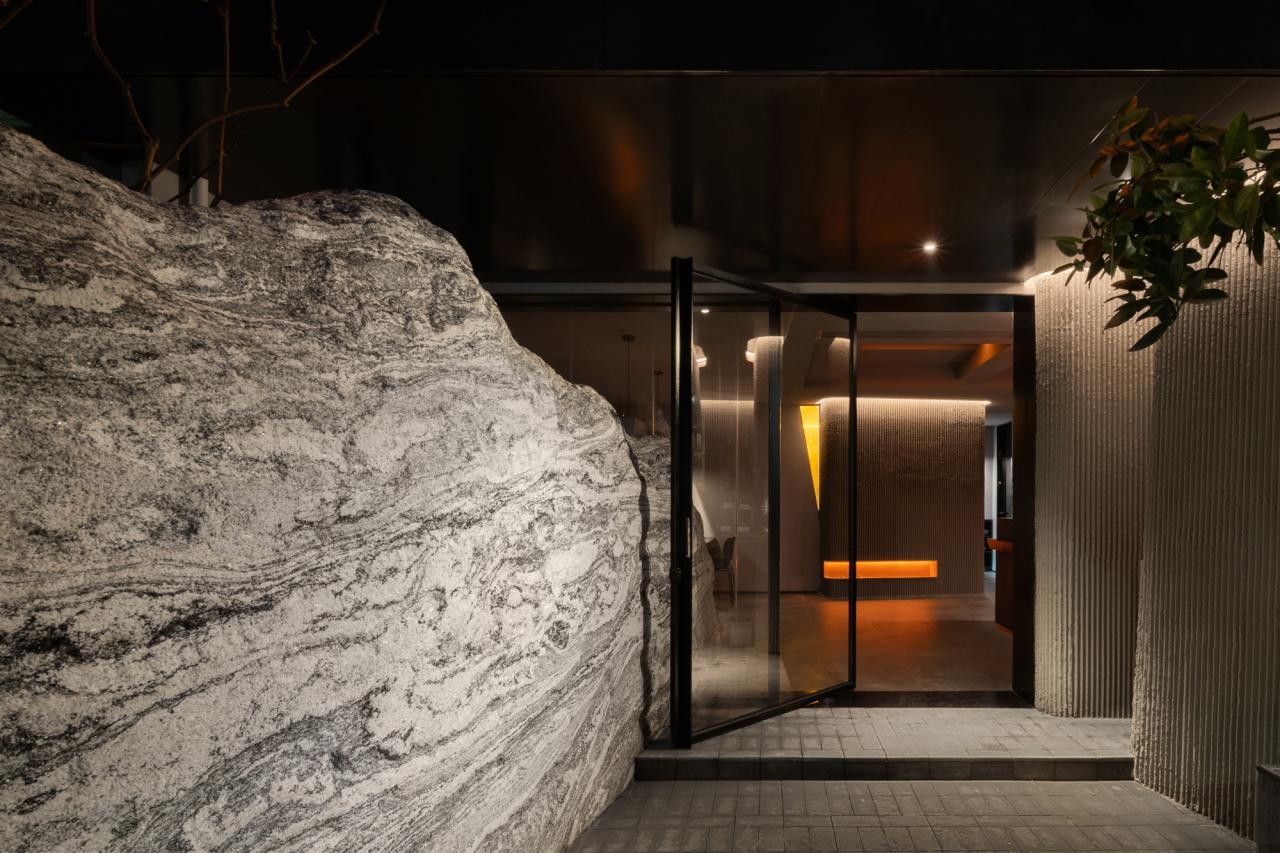 BIM建筑|Wine Nuts酒疯子餐酒吧 / 未韬建筑