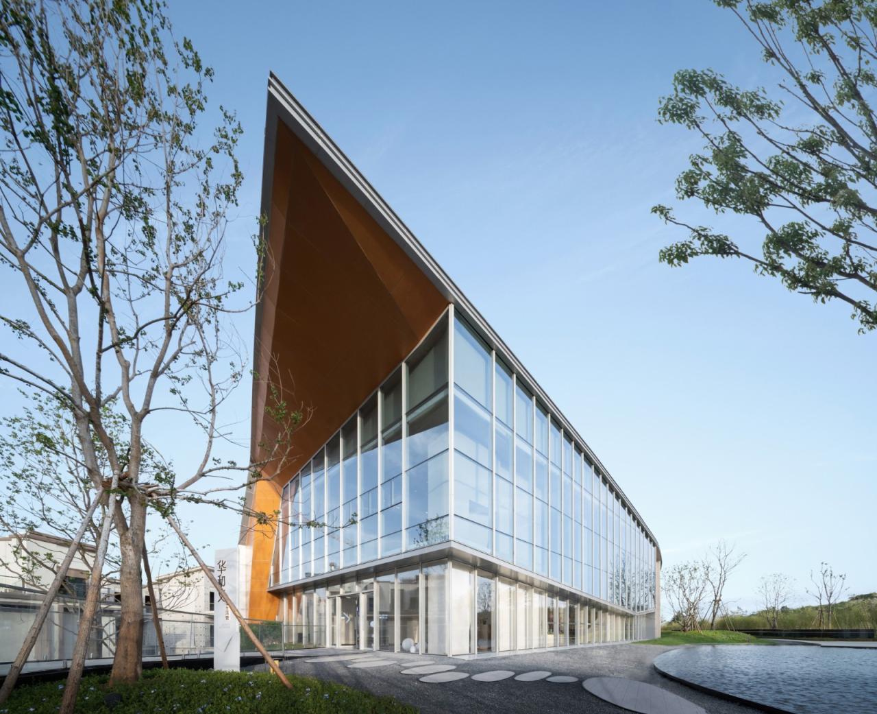 BIM建筑|丝带萦绕于山林间的遐想-昆明华侨城 ▪ 滇中乐活城社区中心 / 成执设计