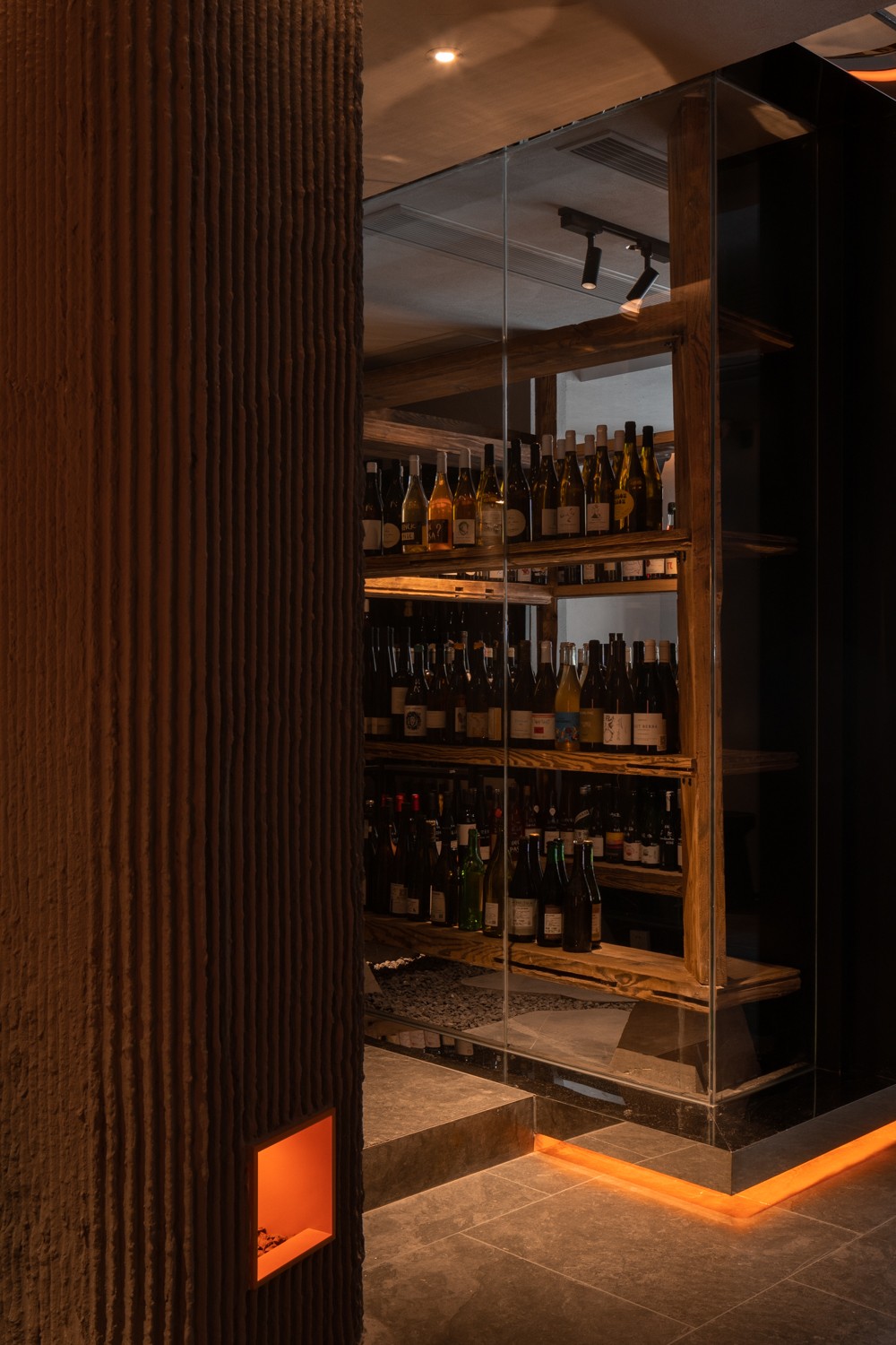 BIM建筑|Wine Nuts酒疯子餐酒吧 / 未韬建筑