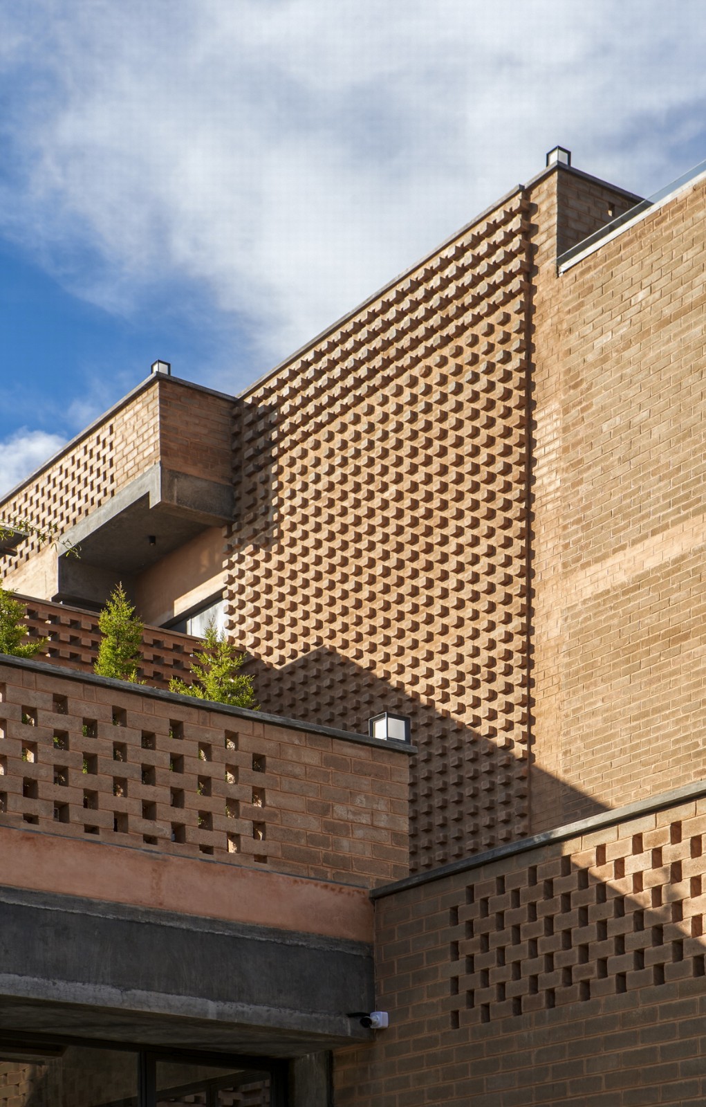 BIM建筑|本土材料与传统工艺，Sunyata 生态酒店 / Design Kacheri