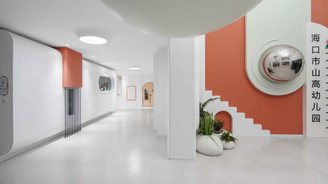 BIM建筑|海口山高幼儿园：一座位于高铁站下的幼儿园,如何征服小朋友 / DIKA新作