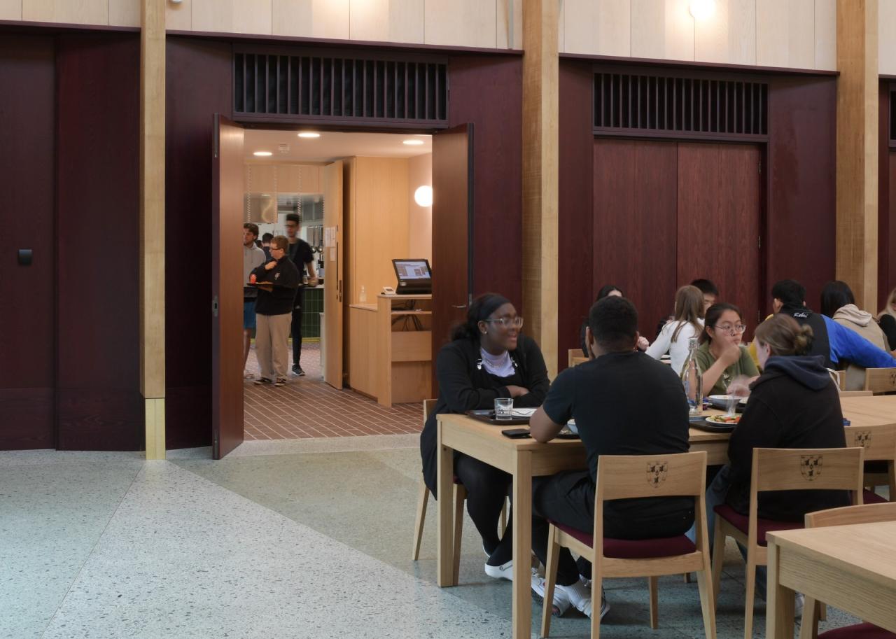 BIM建筑|复古绿釉，剑桥大学食堂 / Feilden Fowles