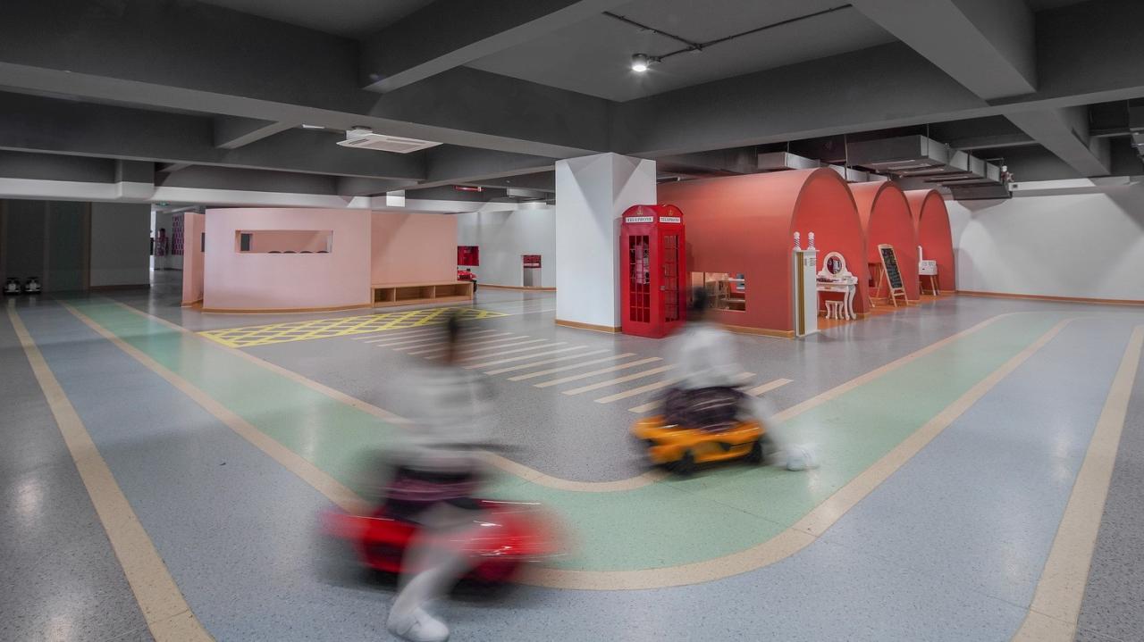 BIM建筑|海口山高幼儿园：一座位于高铁站下的幼儿园,如何征服小朋友 / DIKA新作