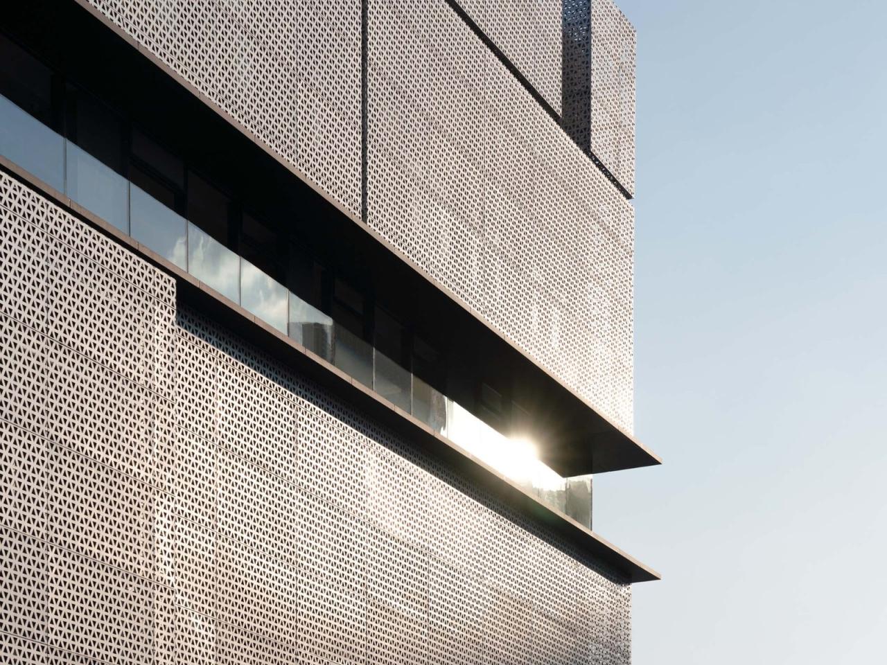 BIM建筑|成都BMW宝马体验中心 / 朱海博建筑设计事务所