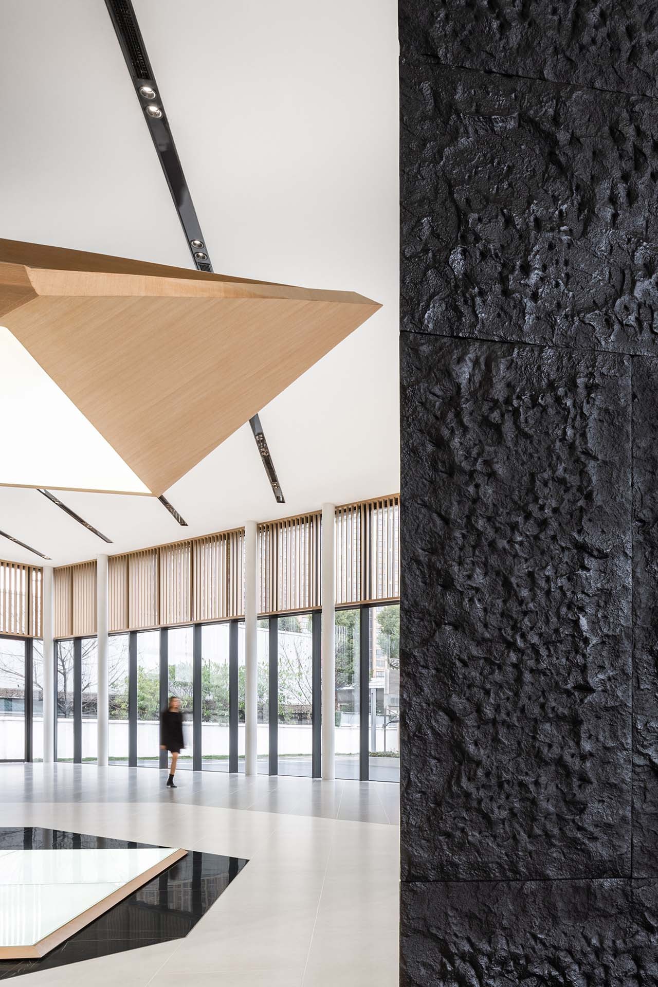 BIM建筑|成都BMW宝马体验中心 / 朱海博建筑设计事务所