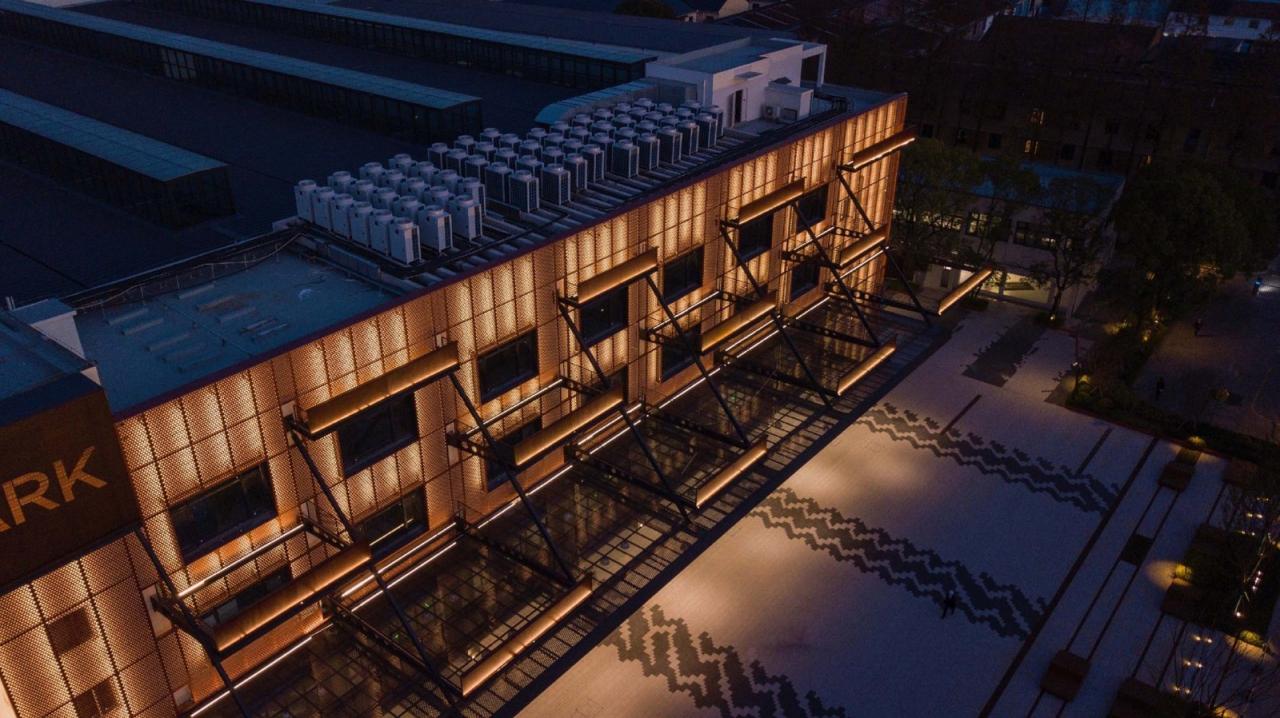 BIM建筑|华谊万创·新所迷宫墙 / 行之建筑设计事务所