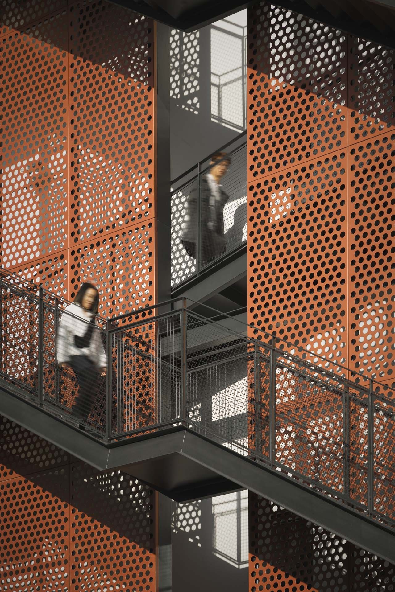 BIM建筑|华谊万创·新所迷宫墙 / 行之建筑设计事务所