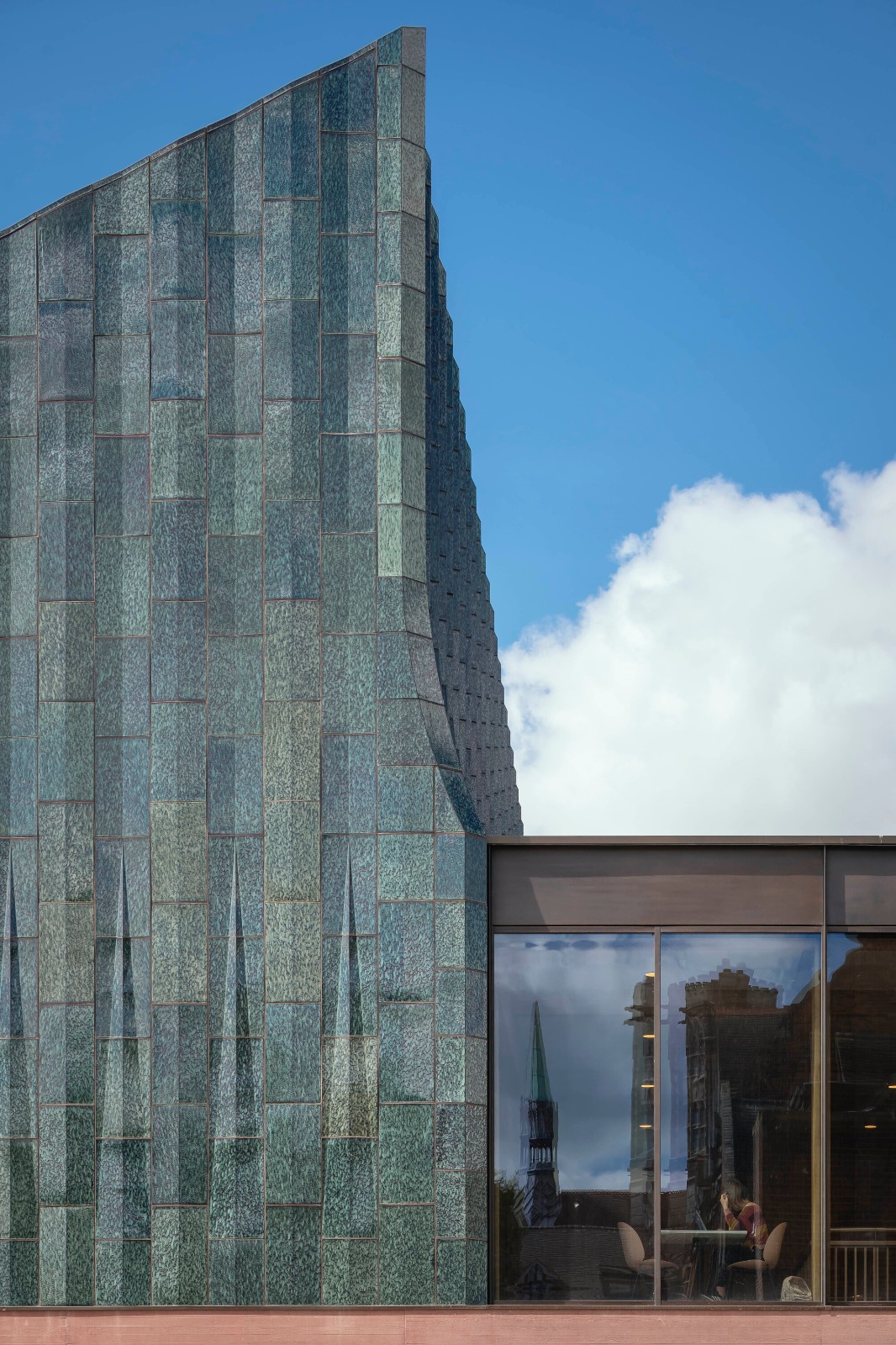 BIM建筑|复古绿釉，剑桥大学食堂 / Feilden Fowles