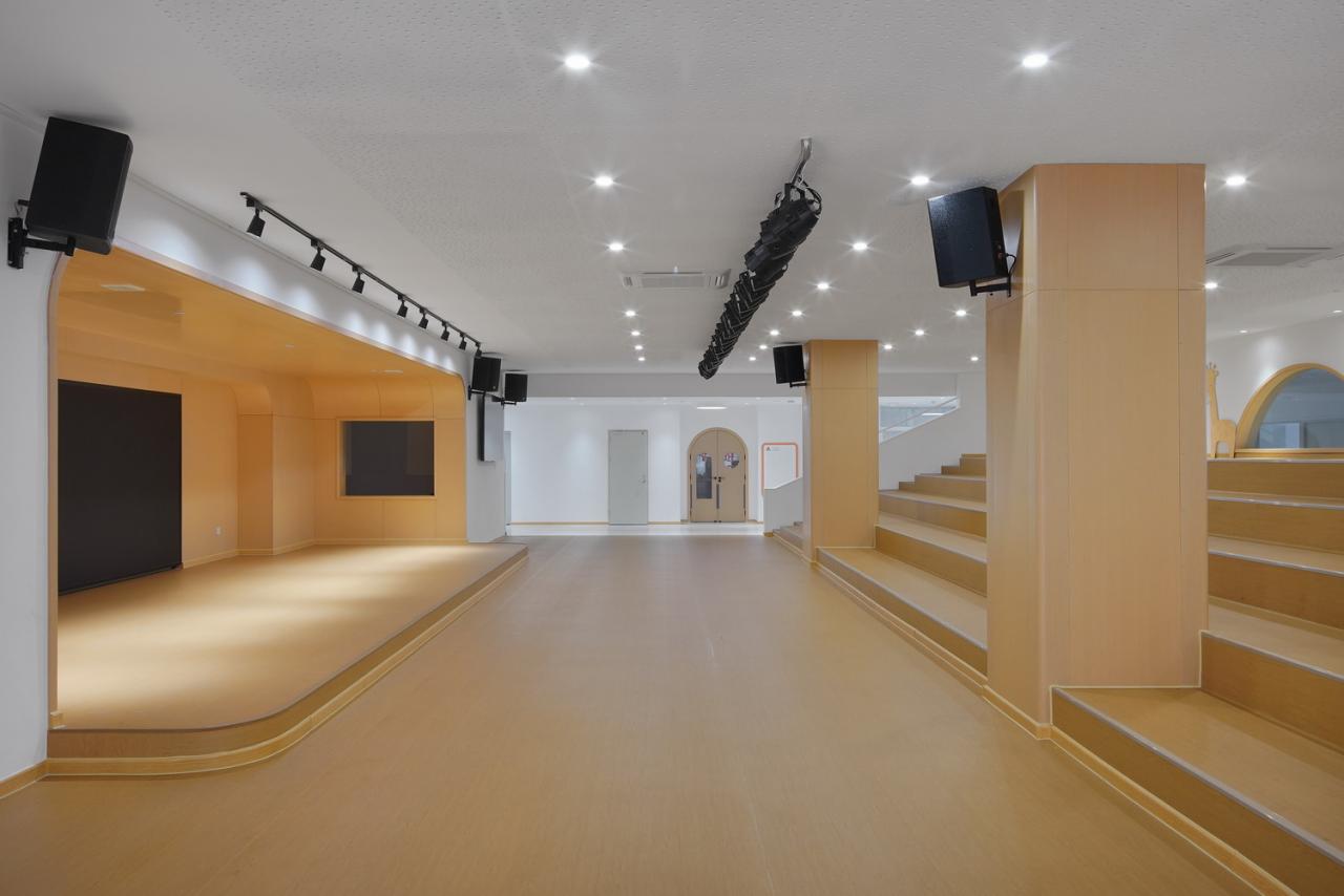 BIM建筑|海口山高幼儿园：一座位于高铁站下的幼儿园,如何征服小朋友 / DIKA新作