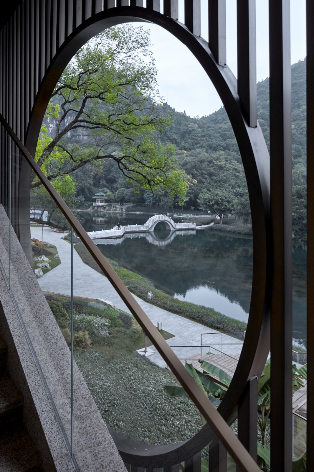 BIM建筑|山水间的“负空间”营造 ——漓江文化旅游度假区塔山会馆 / UA尤安设计