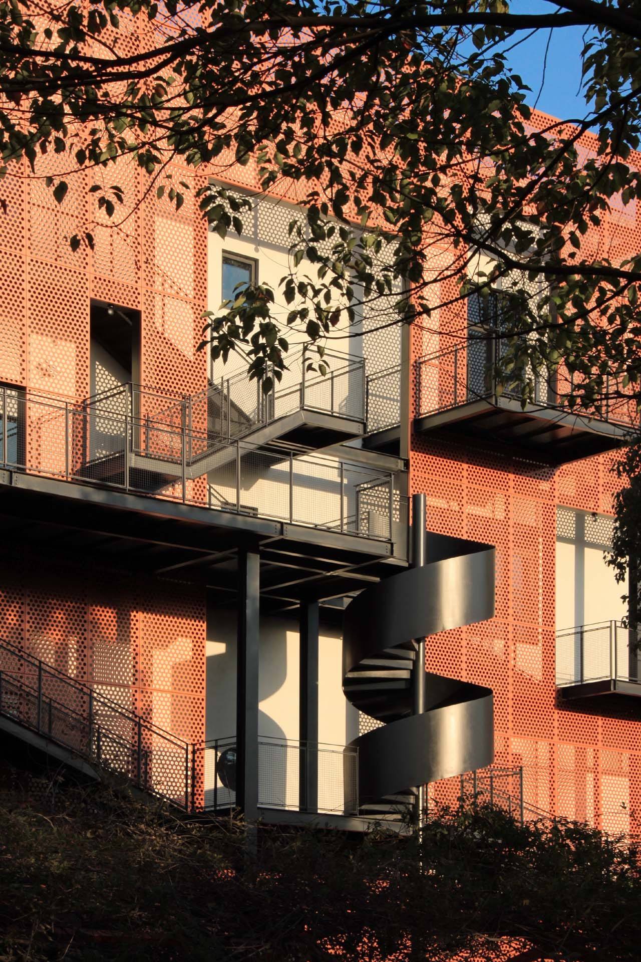 BIM建筑|华谊万创·新所迷宫墙 / 行之建筑设计事务所