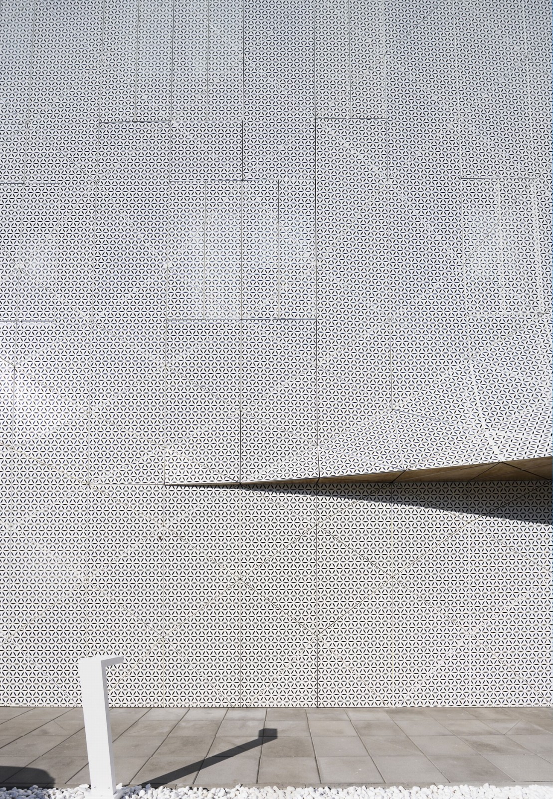 BIM建筑|疗养小镇的‘浪潮’，医疗研究中心 / FAAB