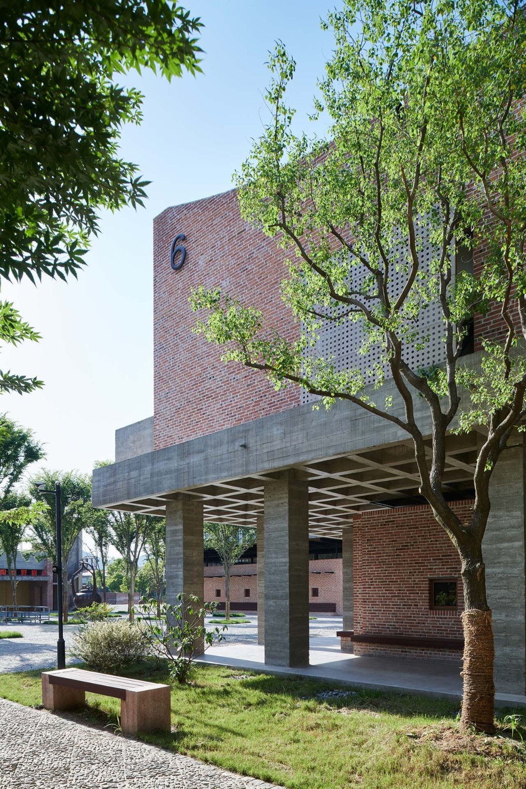 BIM建筑|​工坊式的校园：丁蜀成校 / 亘建筑事务所