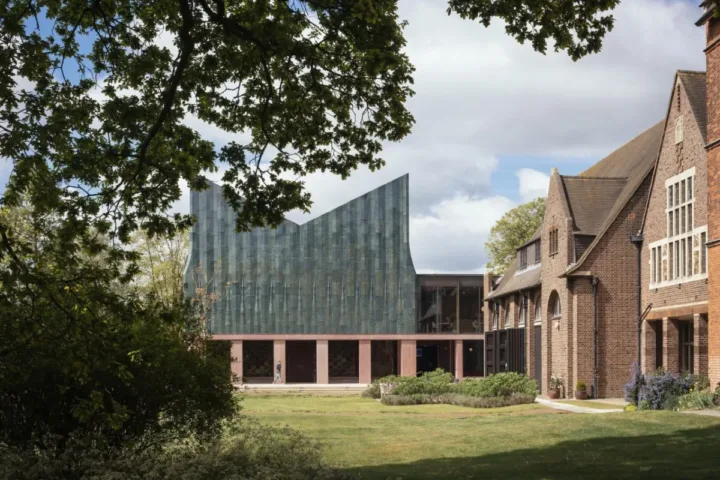 BIM建筑|复古绿釉，剑桥大学食堂 / Feilden Fowles