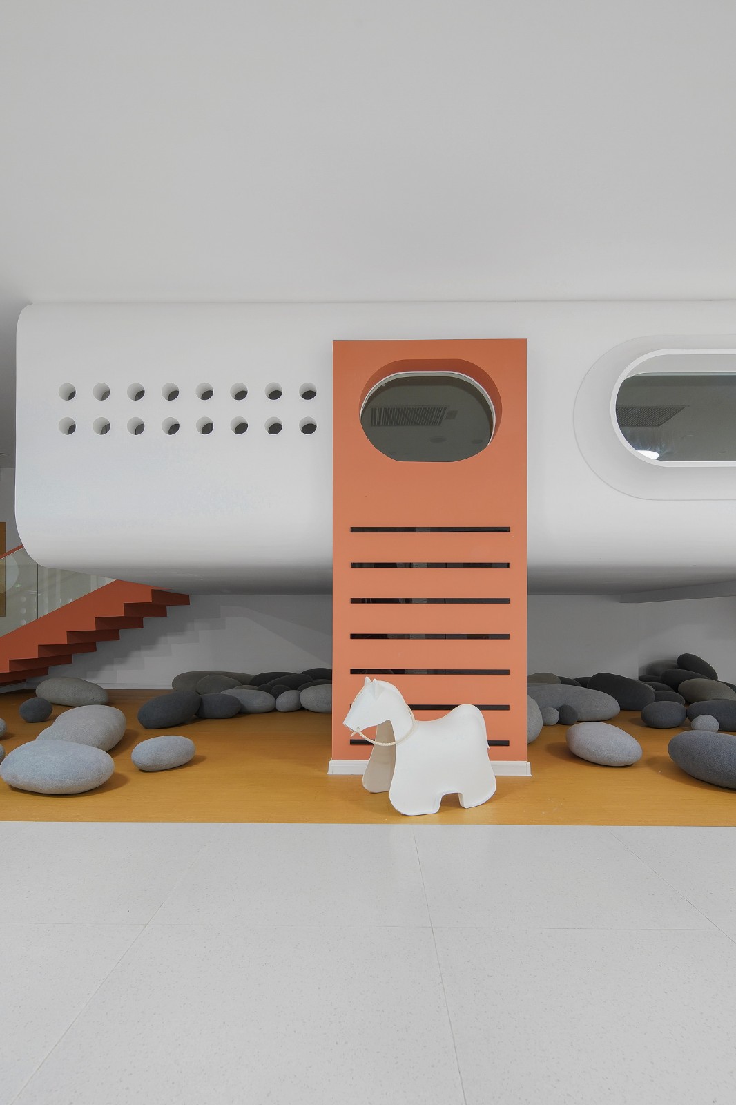 BIM建筑|海口山高幼儿园：一座位于高铁站下的幼儿园,如何征服小朋友 / DIKA新作