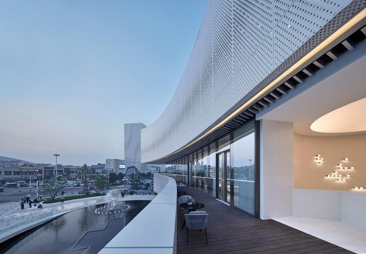 BIM建筑|以可感知温度充盈场所空间：徐州三盛·中城展示中心 / UA尤安设计