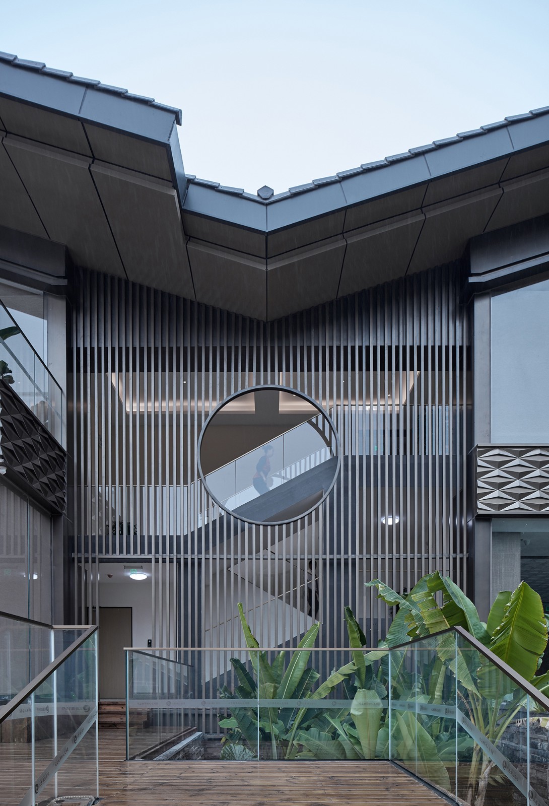 BIM建筑|山水间的“负空间”营造 ——漓江文化旅游度假区塔山会馆 / UA尤安设计