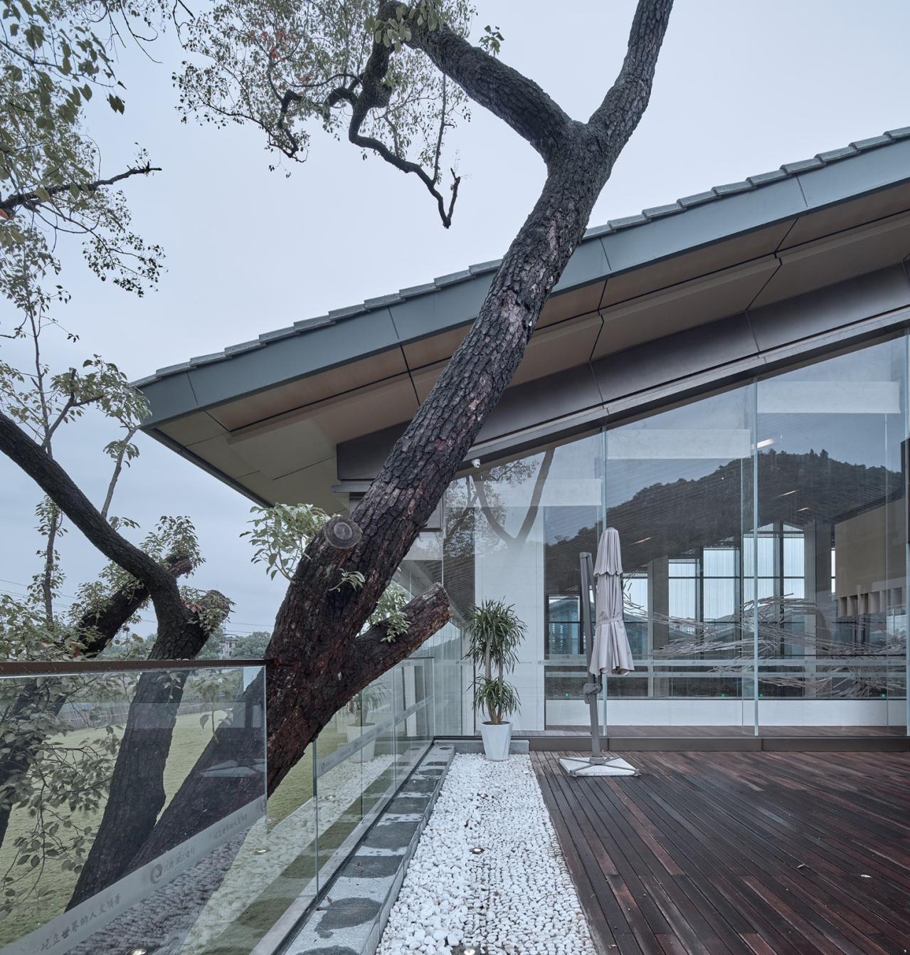 BIM建筑|山水间的“负空间”营造 ——漓江文化旅游度假区塔山会馆 / UA尤安设计