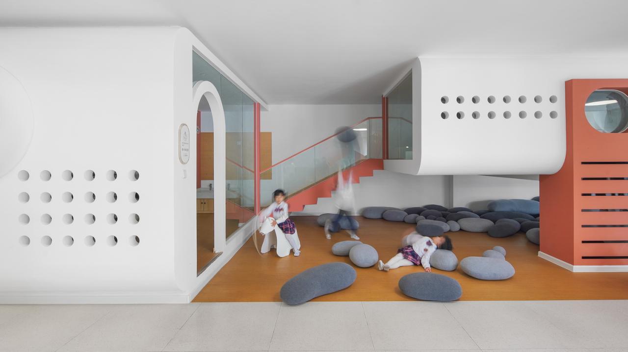 BIM建筑|海口山高幼儿园：一座位于高铁站下的幼儿园,如何征服小朋友 / DIKA新作