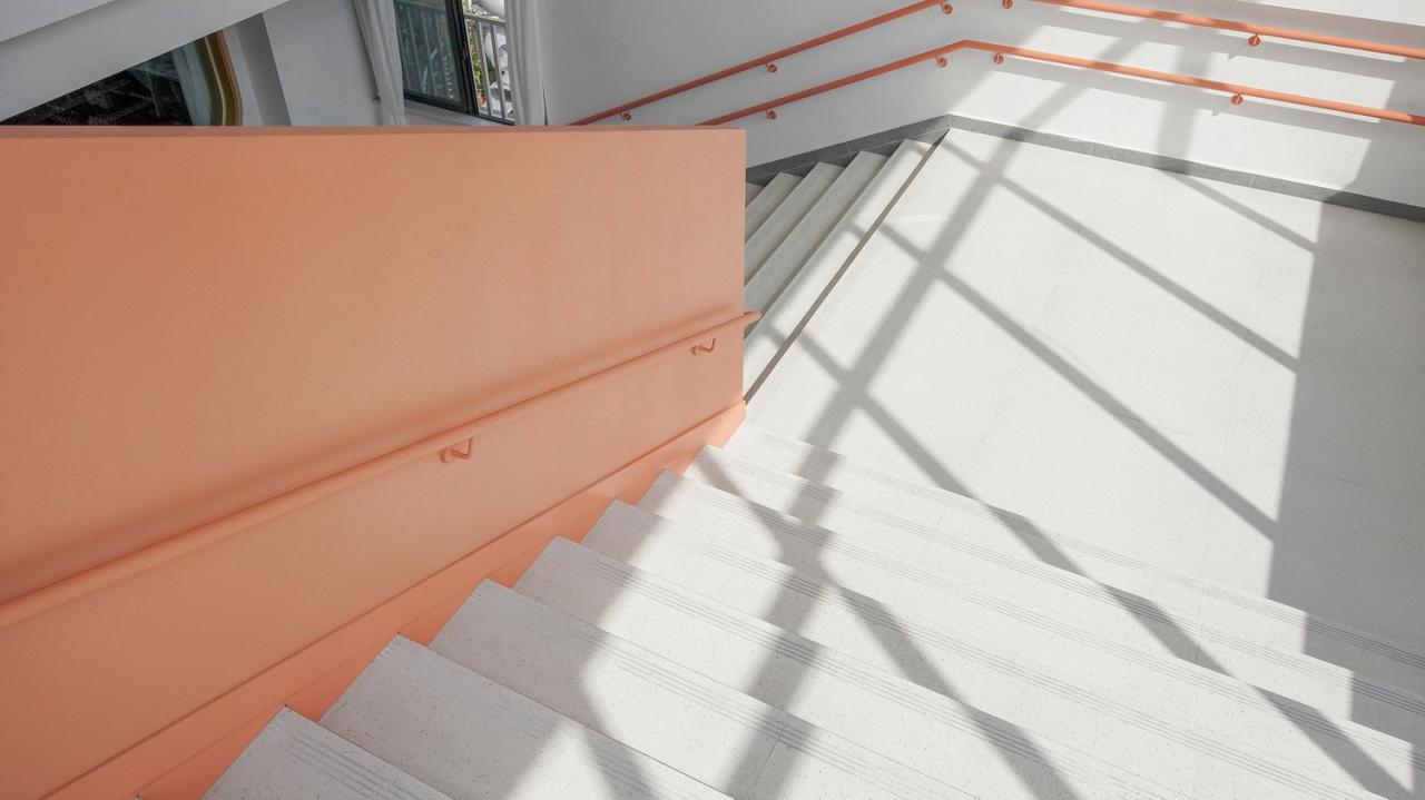 BIM建筑|海口山高幼儿园：一座位于高铁站下的幼儿园,如何征服小朋友 / DIKA新作