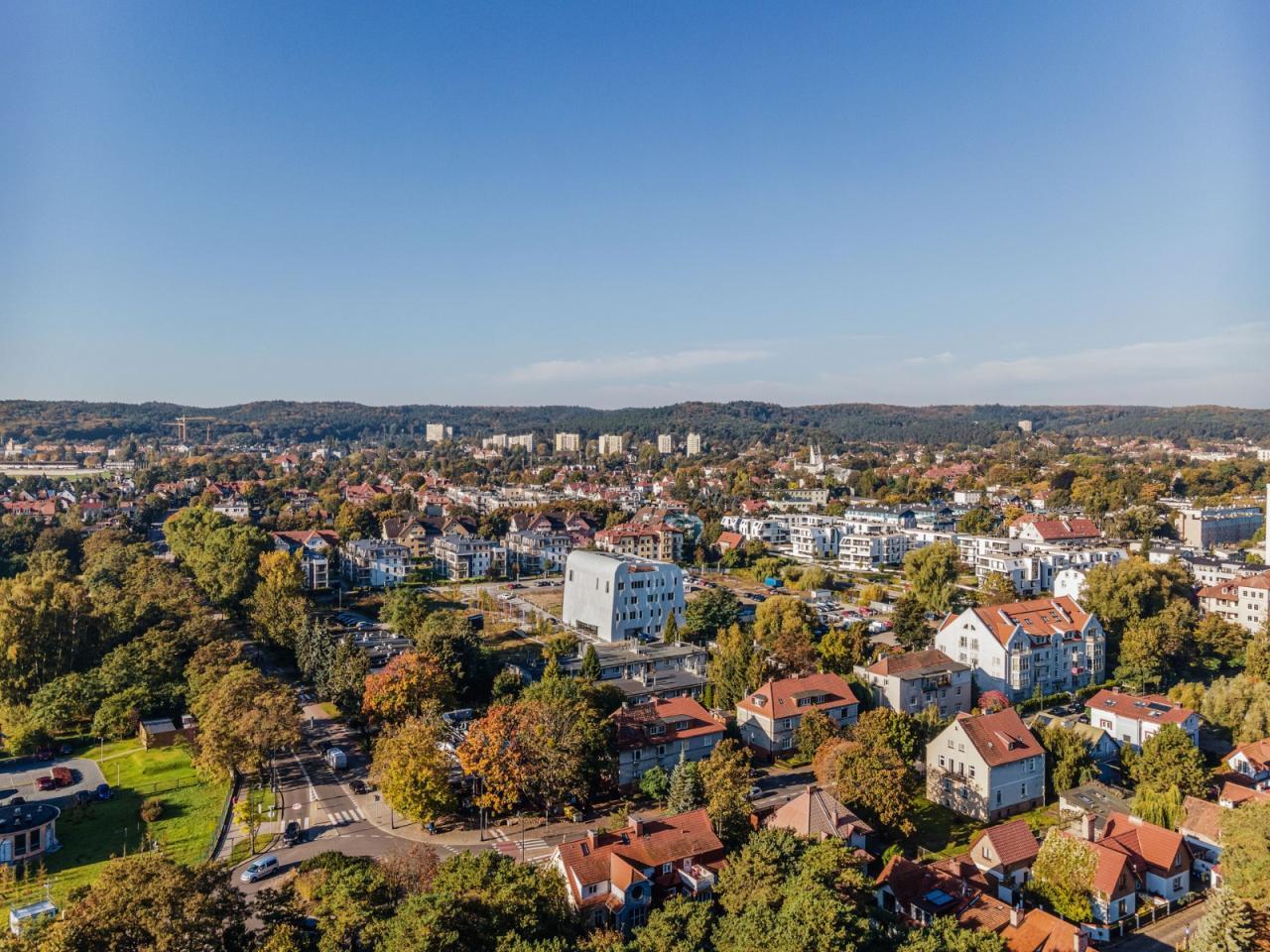 BIM建筑|疗养小镇的‘浪潮’，医疗研究中心 / FAAB