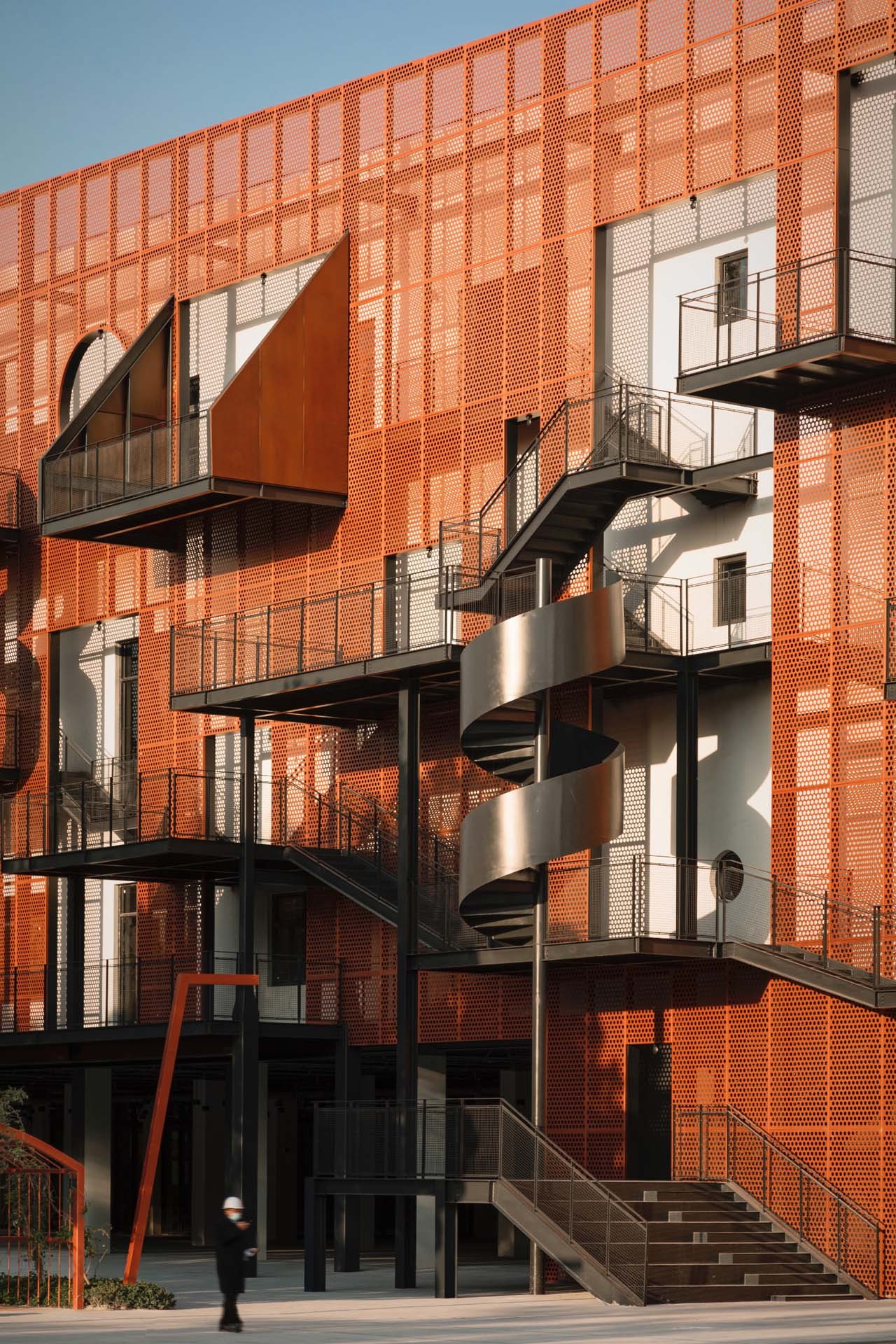 BIM建筑|华谊万创·新所迷宫墙 / 行之建筑设计事务所