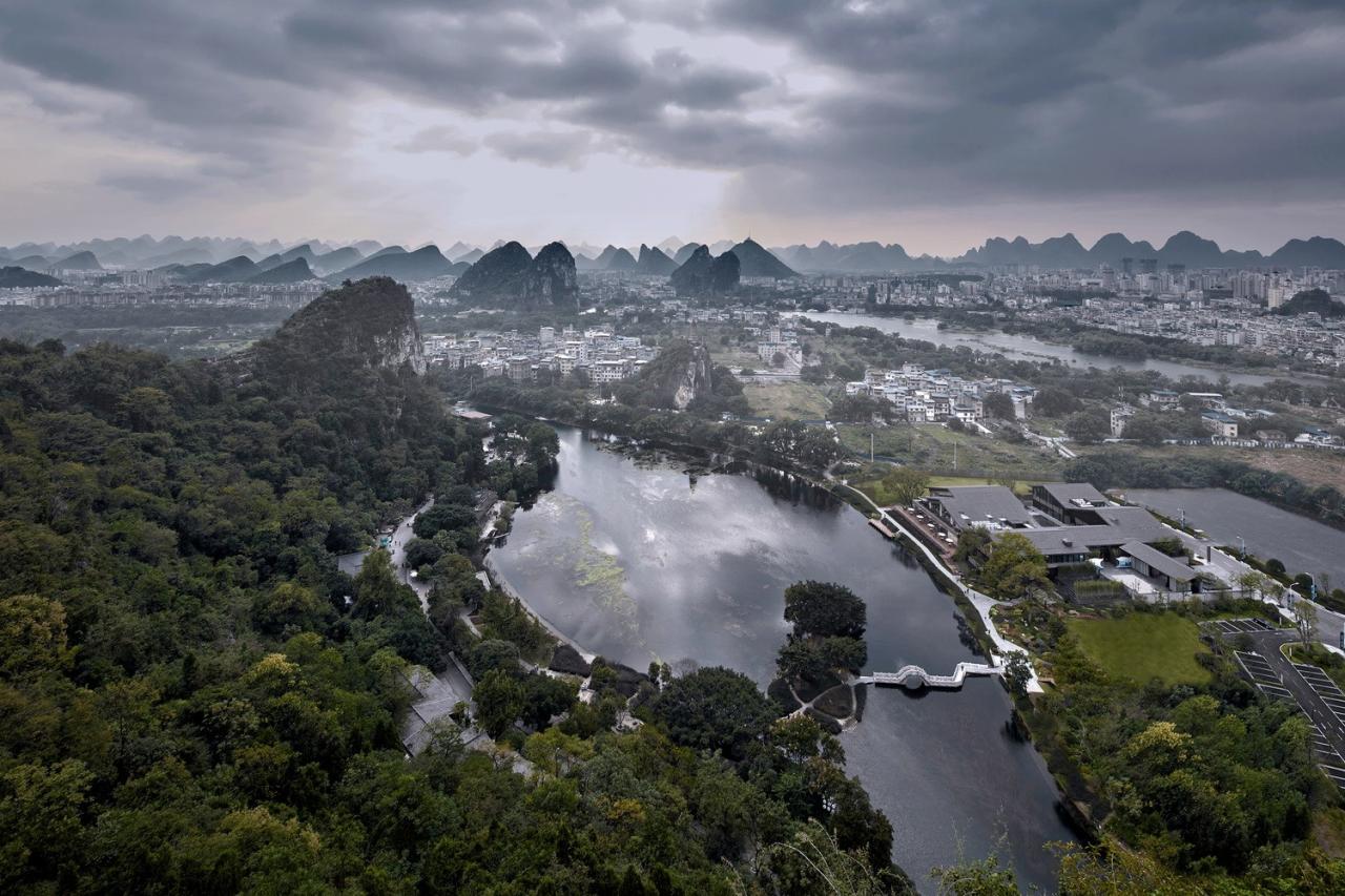 BIM建筑|山水间的“负空间”营造 ——漓江文化旅游度假区塔山会馆 / UA尤安设计