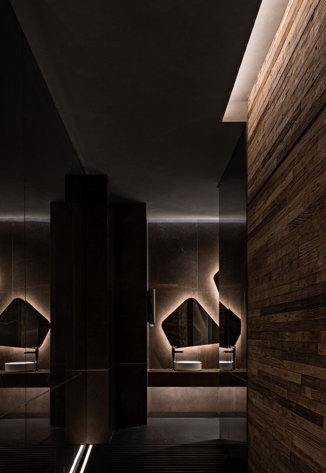 BIM建筑|四季民福上海外滩店 / IN.X屋里门外设计