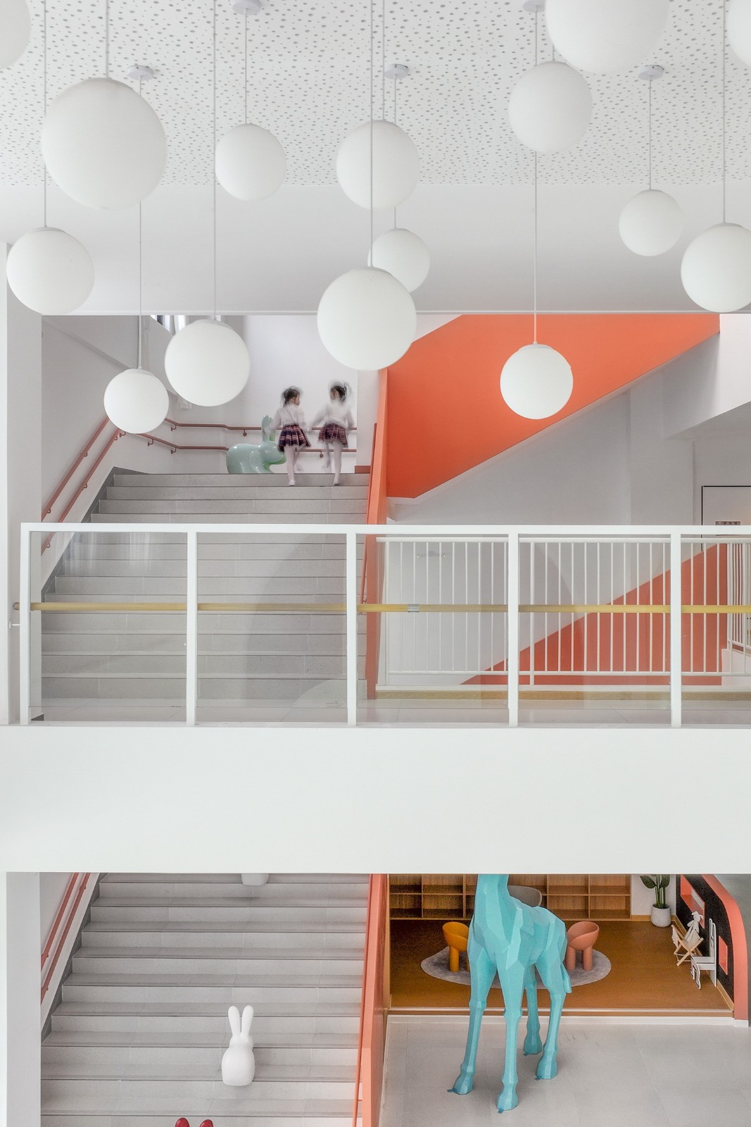 BIM建筑|海口山高幼儿园：一座位于高铁站下的幼儿园,如何征服小朋友 / DIKA新作