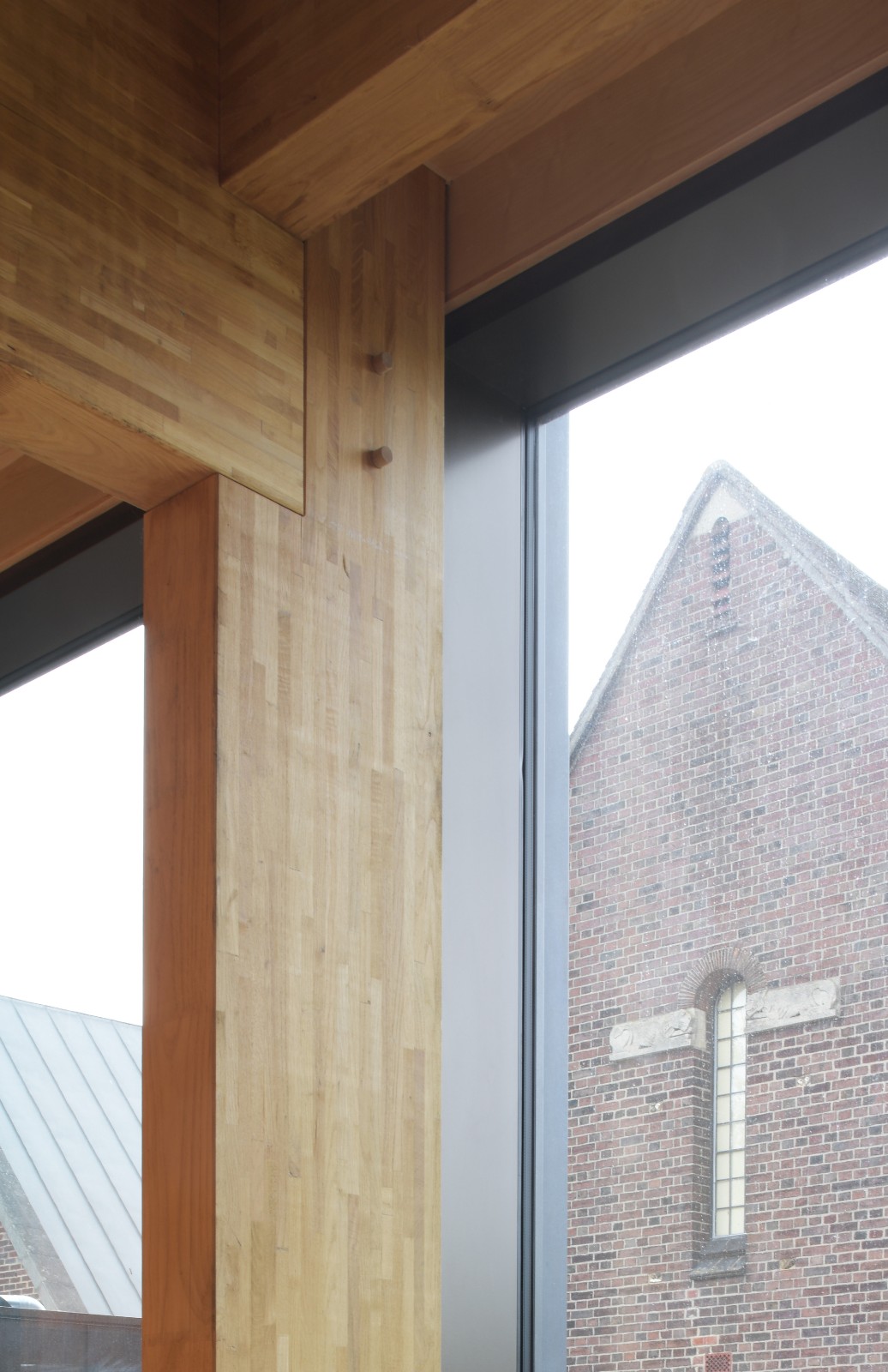 BIM建筑|复古绿釉，剑桥大学食堂 / Feilden Fowles