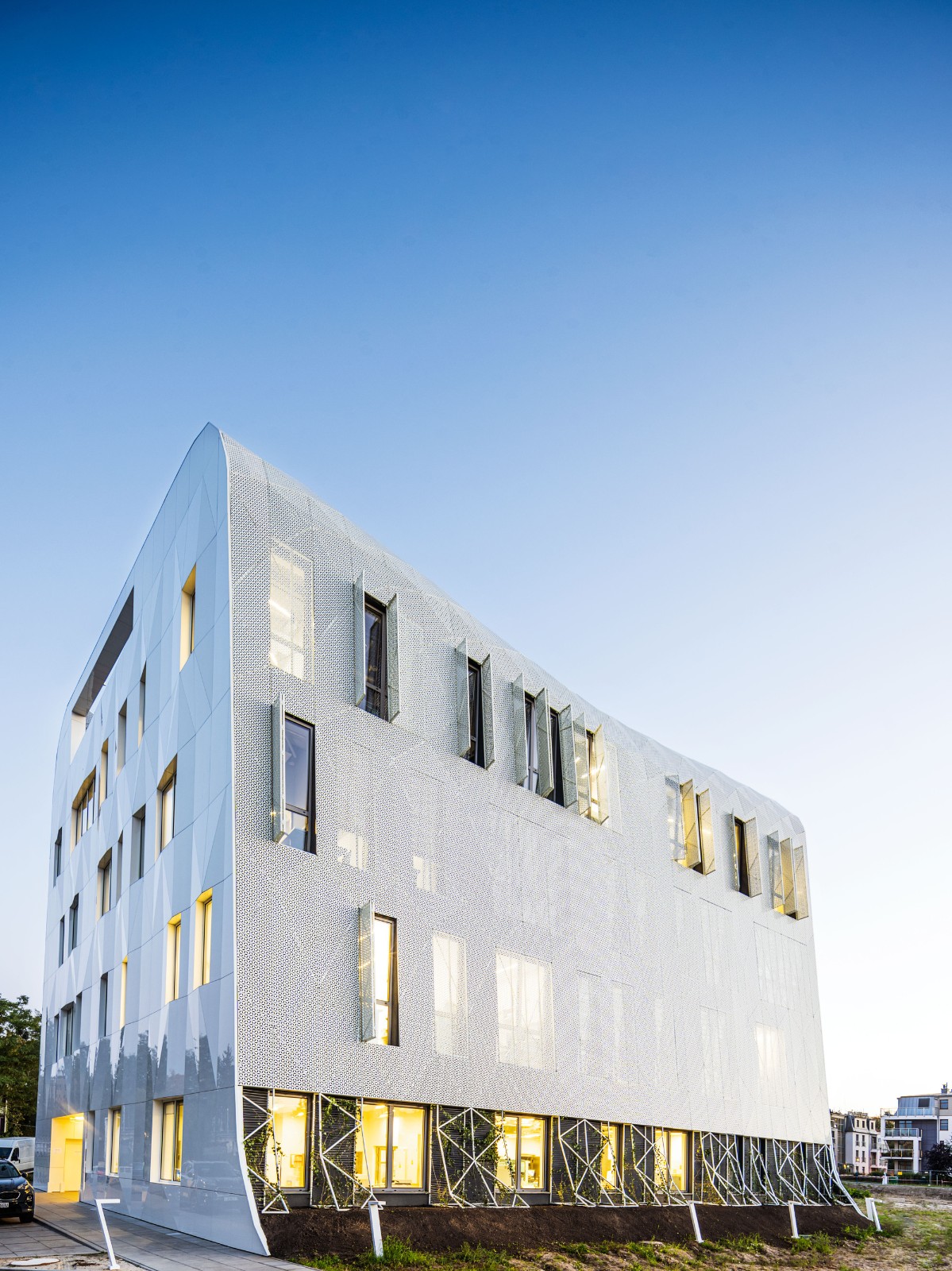 BIM建筑|疗养小镇的‘浪潮’，医疗研究中心 / FAAB