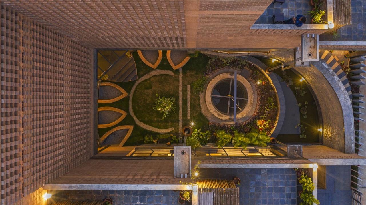 BIM建筑|本土材料与传统工艺，Sunyata 生态酒店 / Design Kacheri