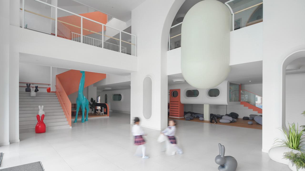 BIM建筑|海口山高幼儿园：一座位于高铁站下的幼儿园,如何征服小朋友 / DIKA新作