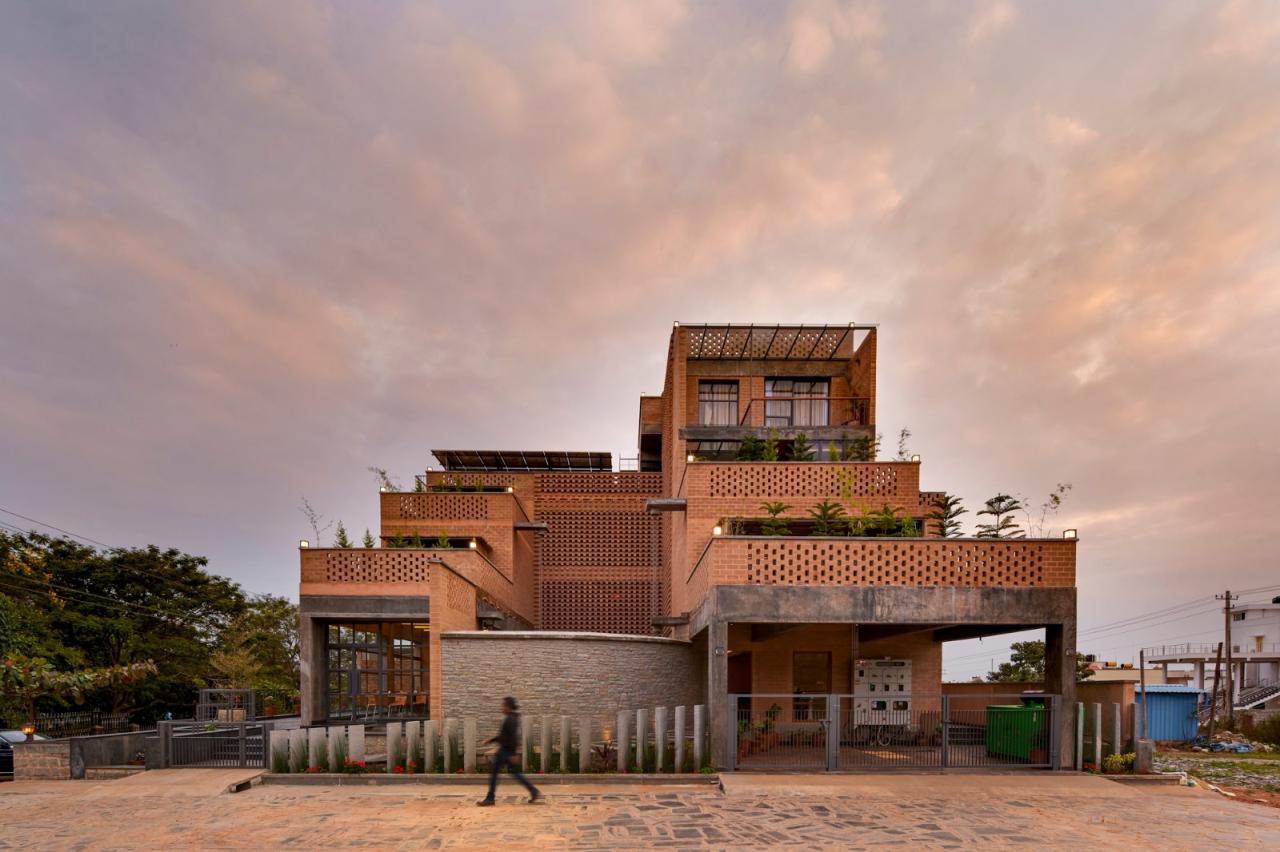 BIM建筑|本土材料与传统工艺，Sunyata 生态酒店 / Design Kacheri