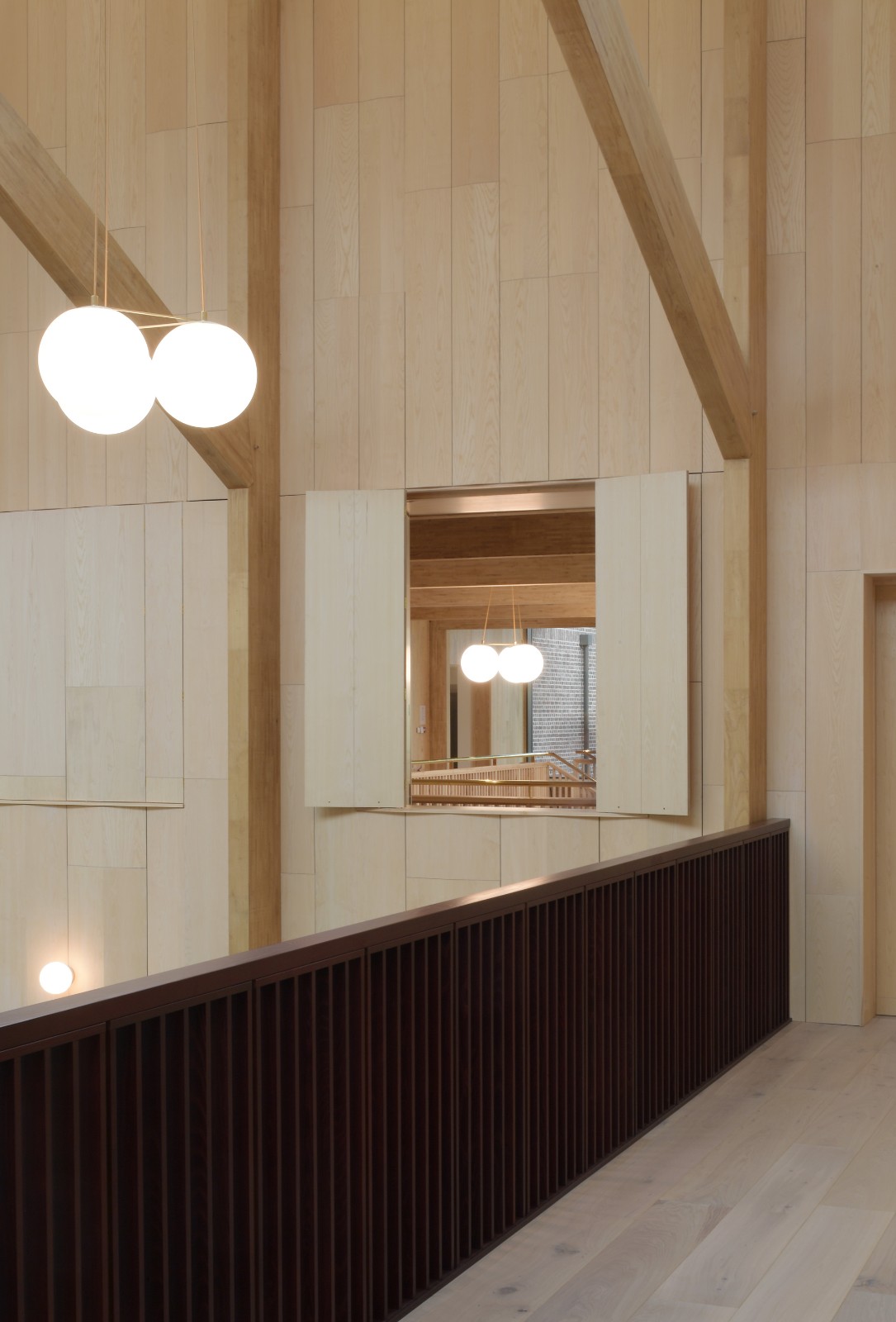 BIM建筑|复古绿釉，剑桥大学食堂 / Feilden Fowles