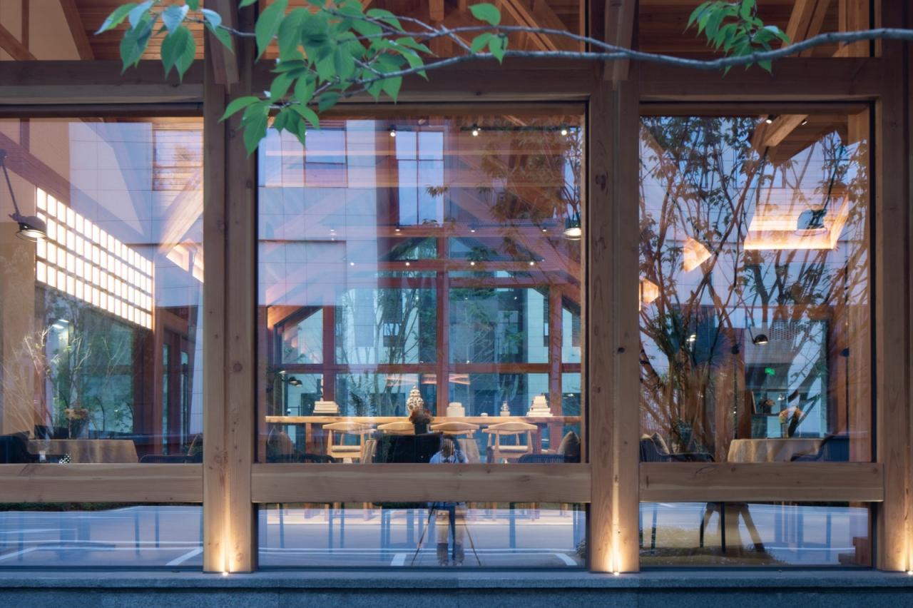 BIM建筑|谦逊朴实，但精工细琢的“暖建筑”：大地国际生命科学园咖啡厅 / 隽执科技